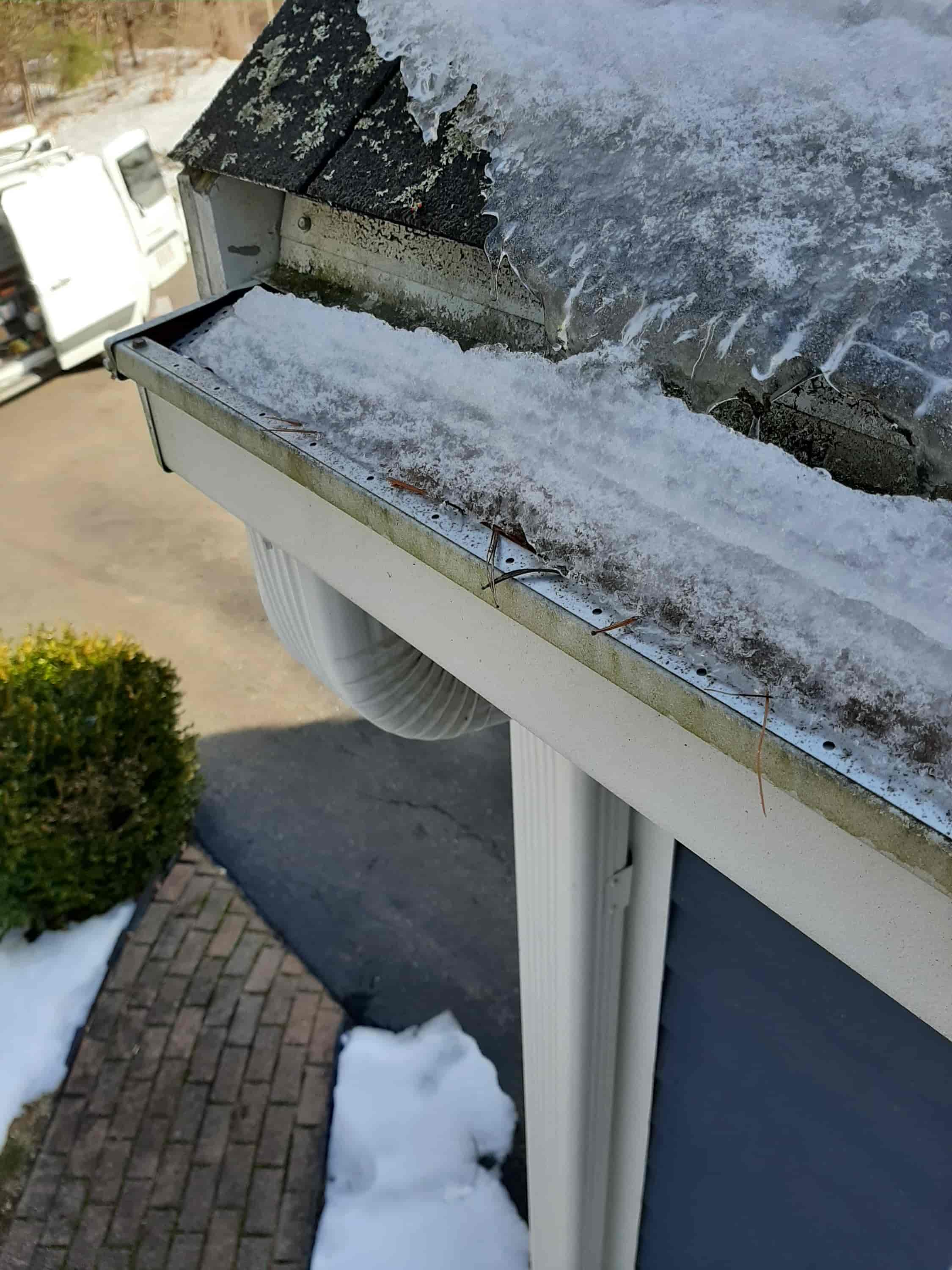 what size ladder to clean gutters