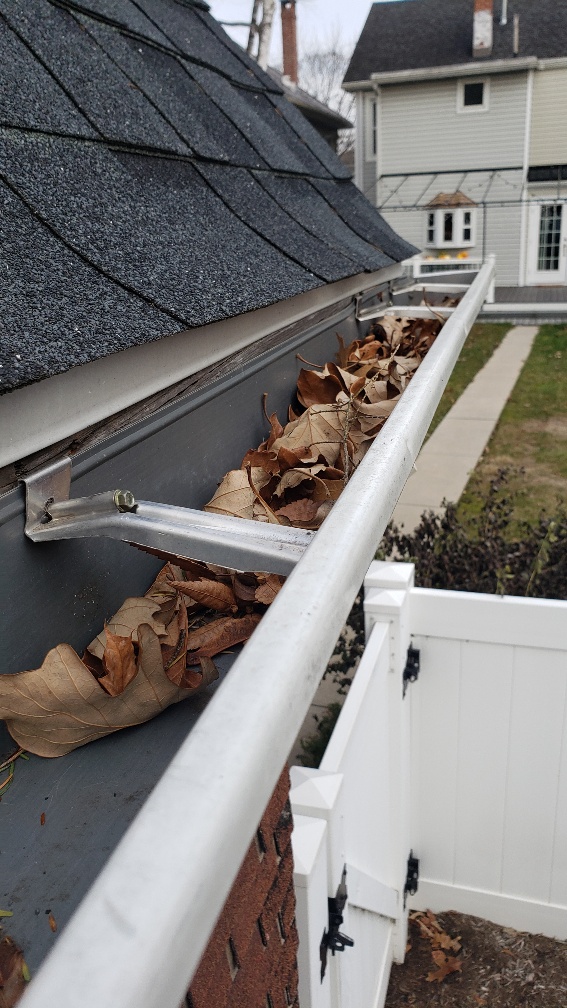 how to clean seamless gutters