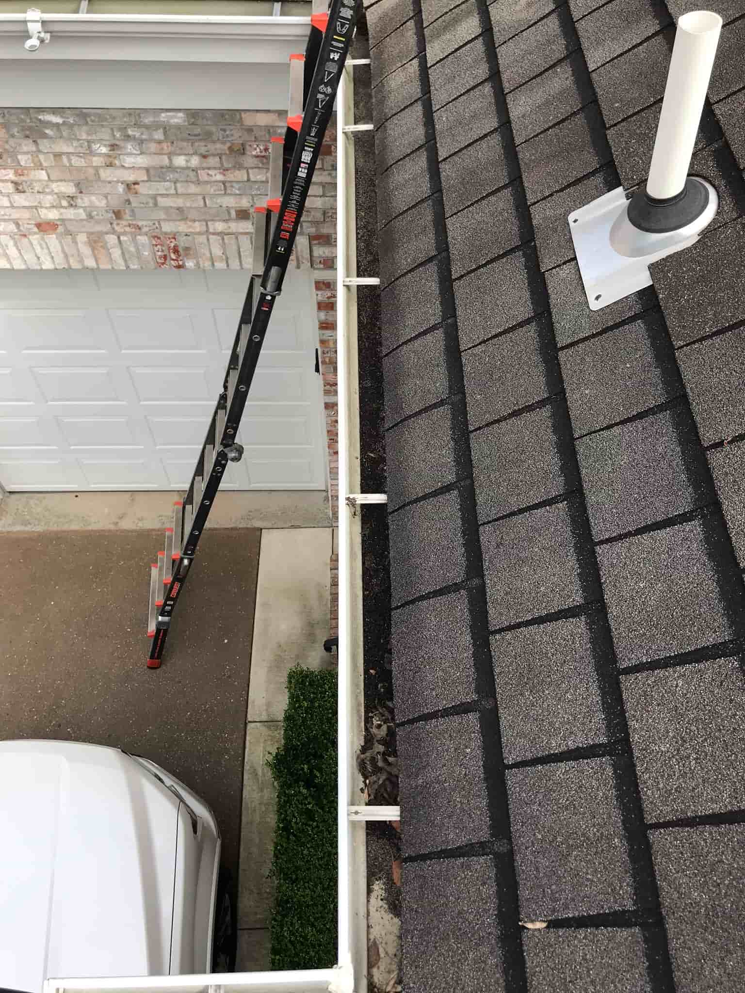 clean gutter with leaf blower