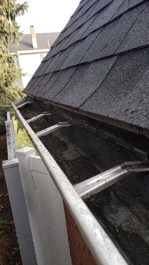 average price to clean gutters