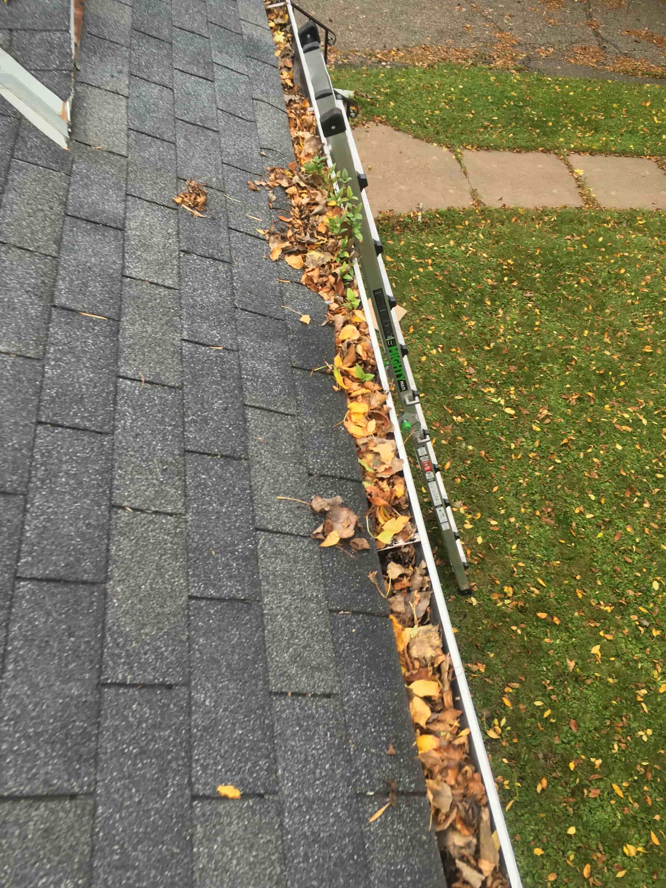gutter cleaning contractors
