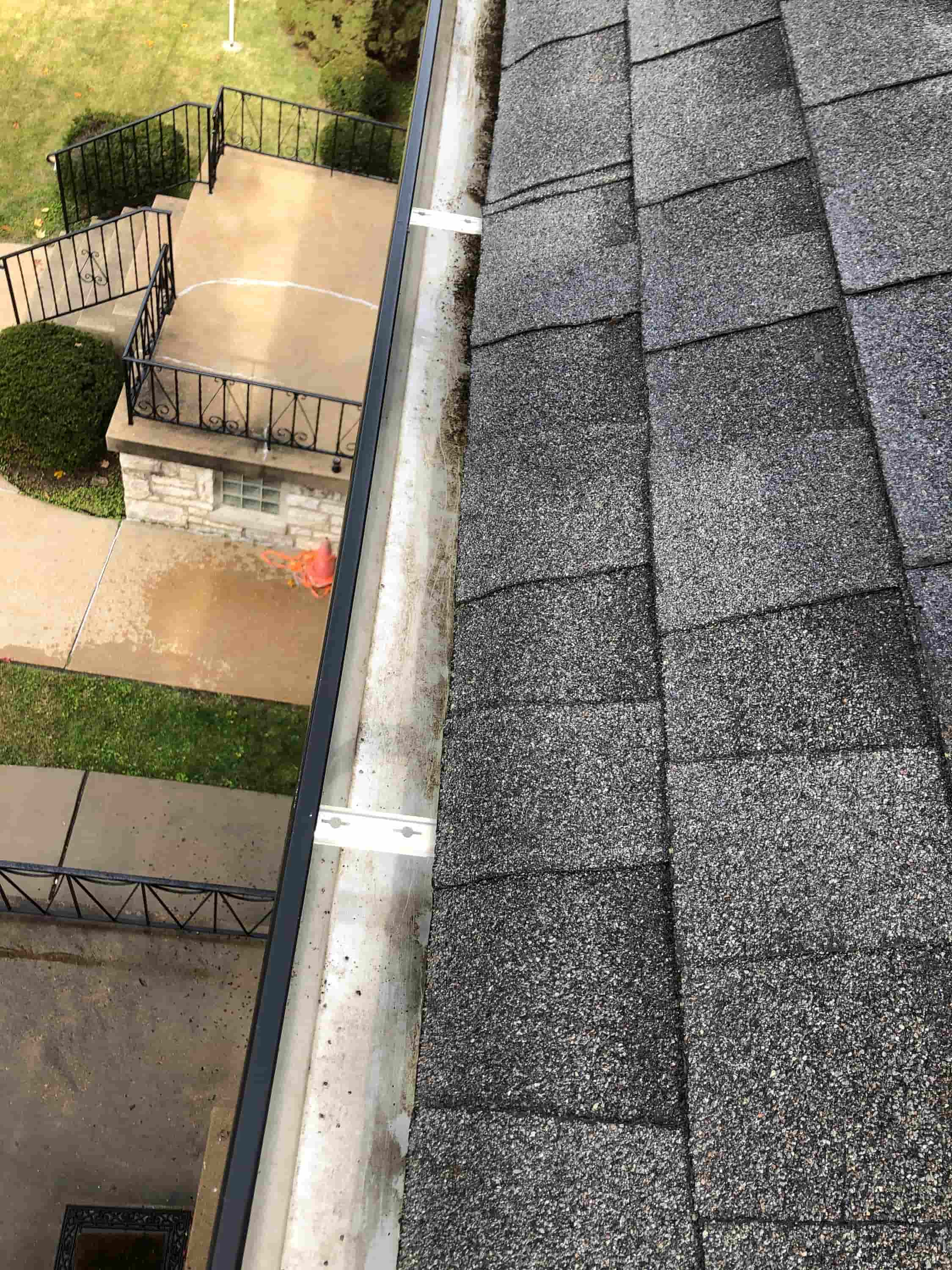 best way to clean plastic guttering