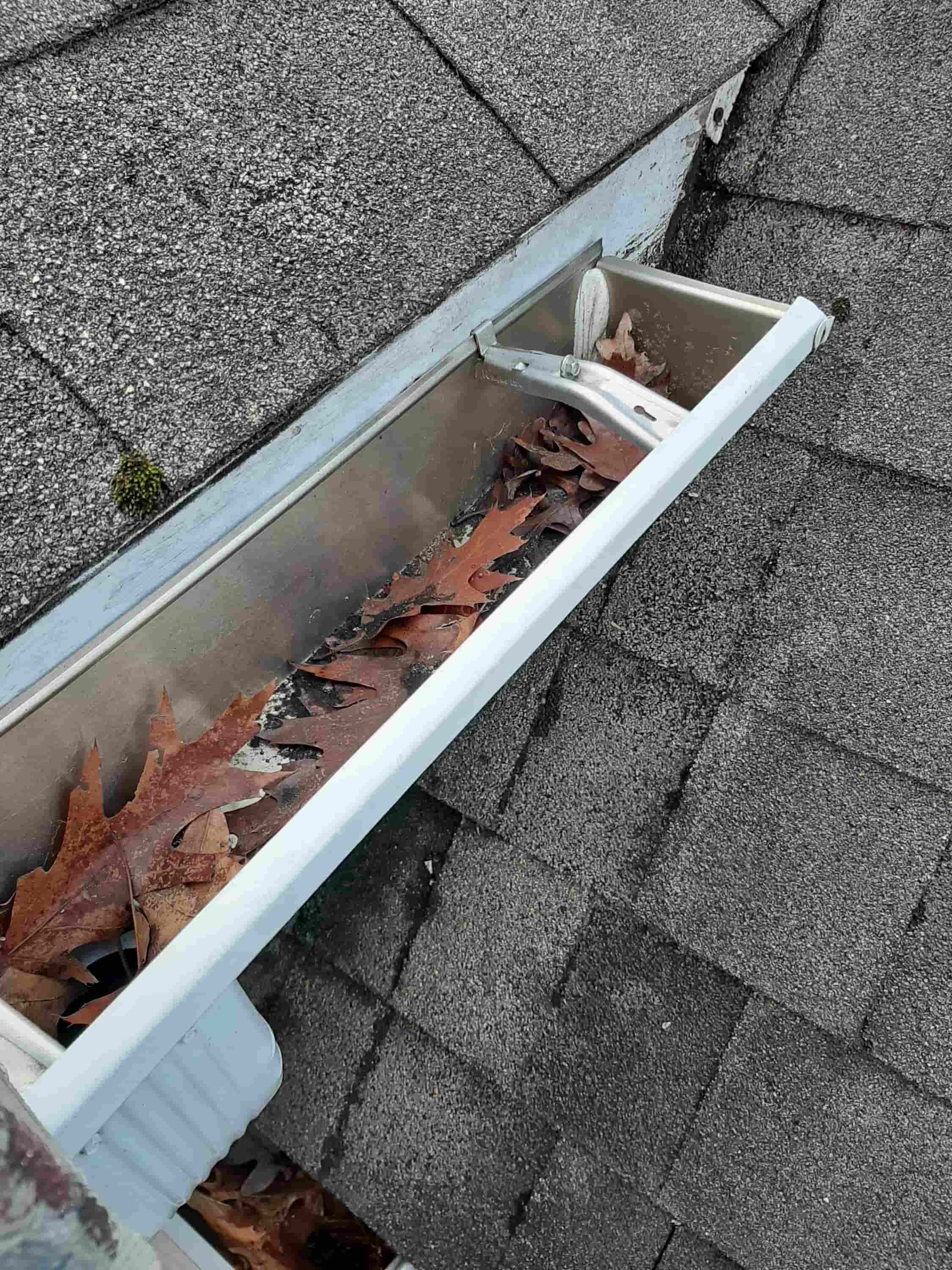 cleaning out gutters tips