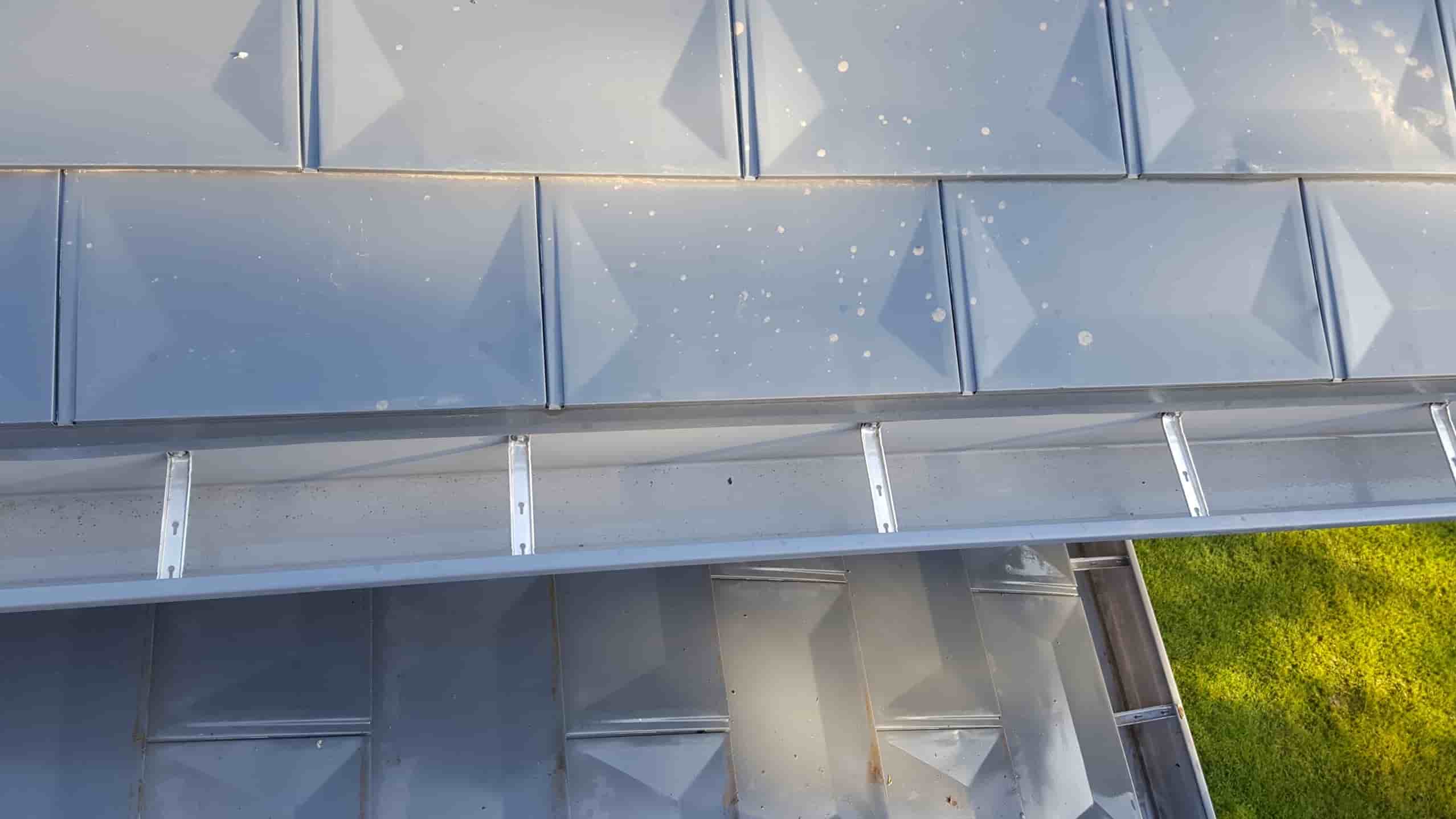 cleaning rain gutters