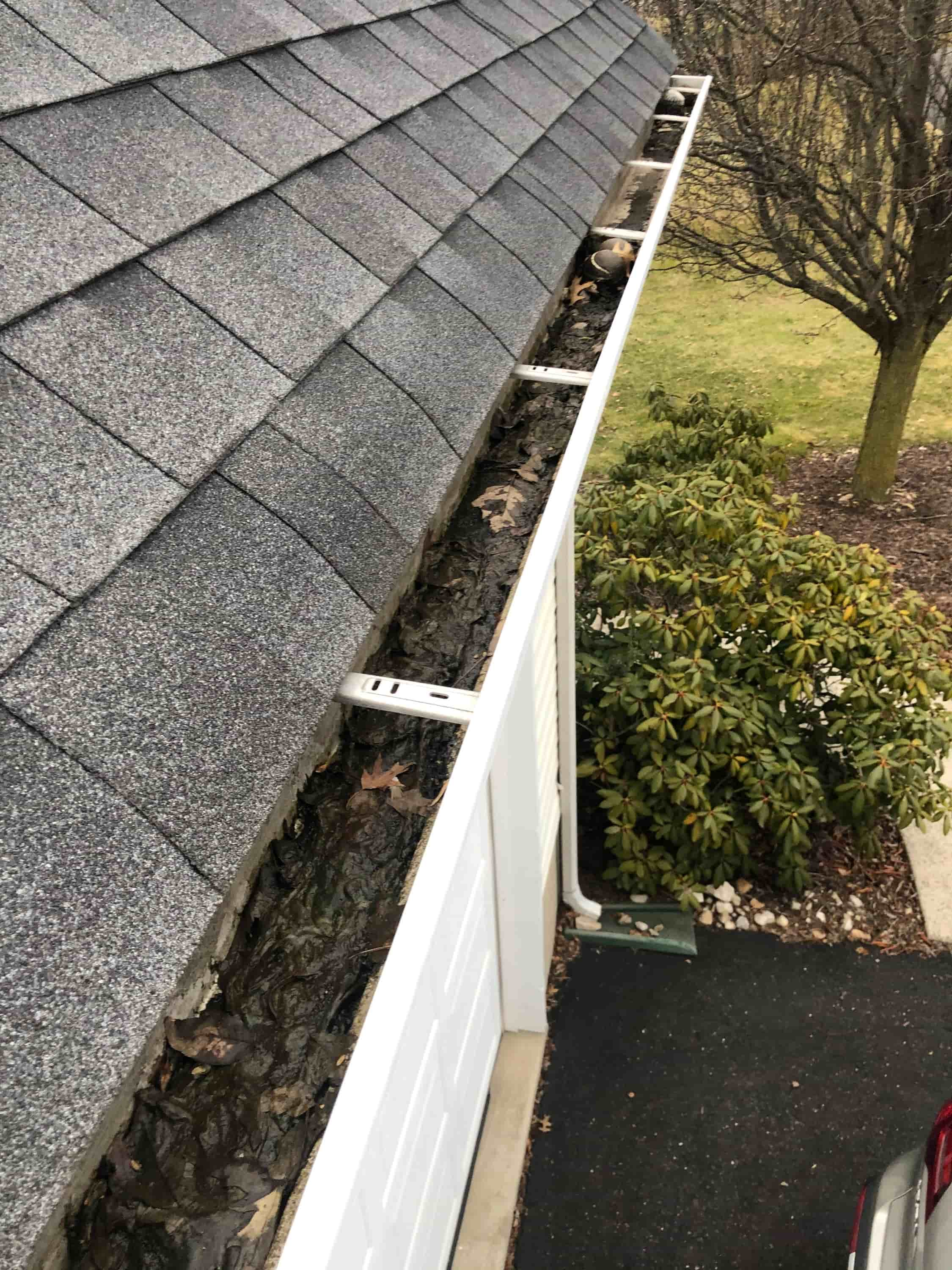 clean eavestroughs