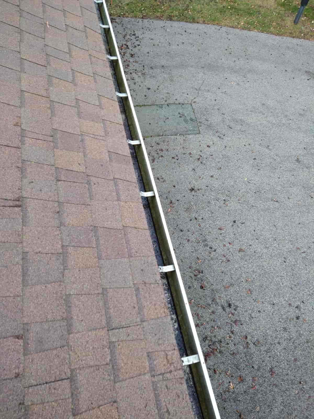 typical cost of gutter cleaning