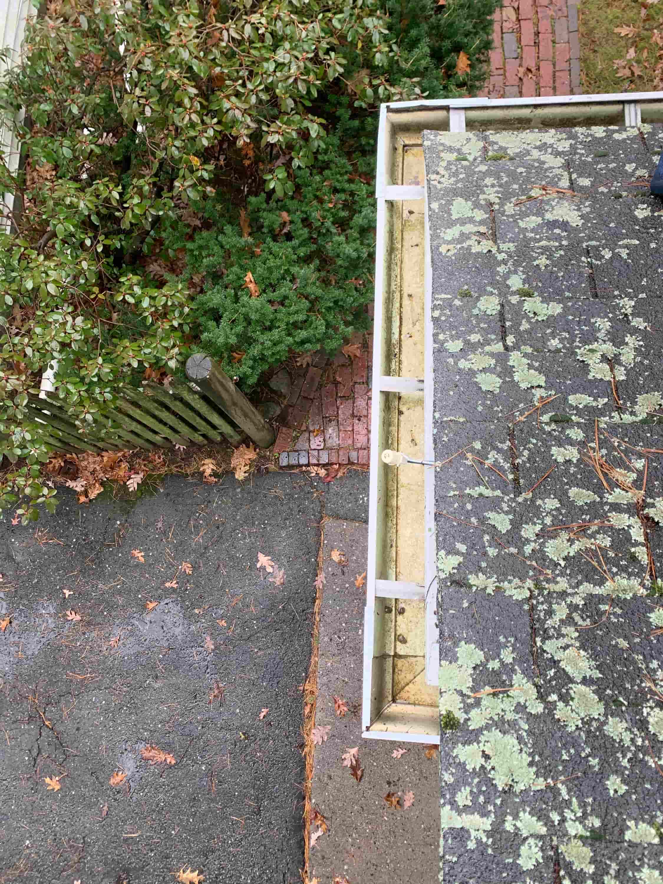 best ladder to clean gutters