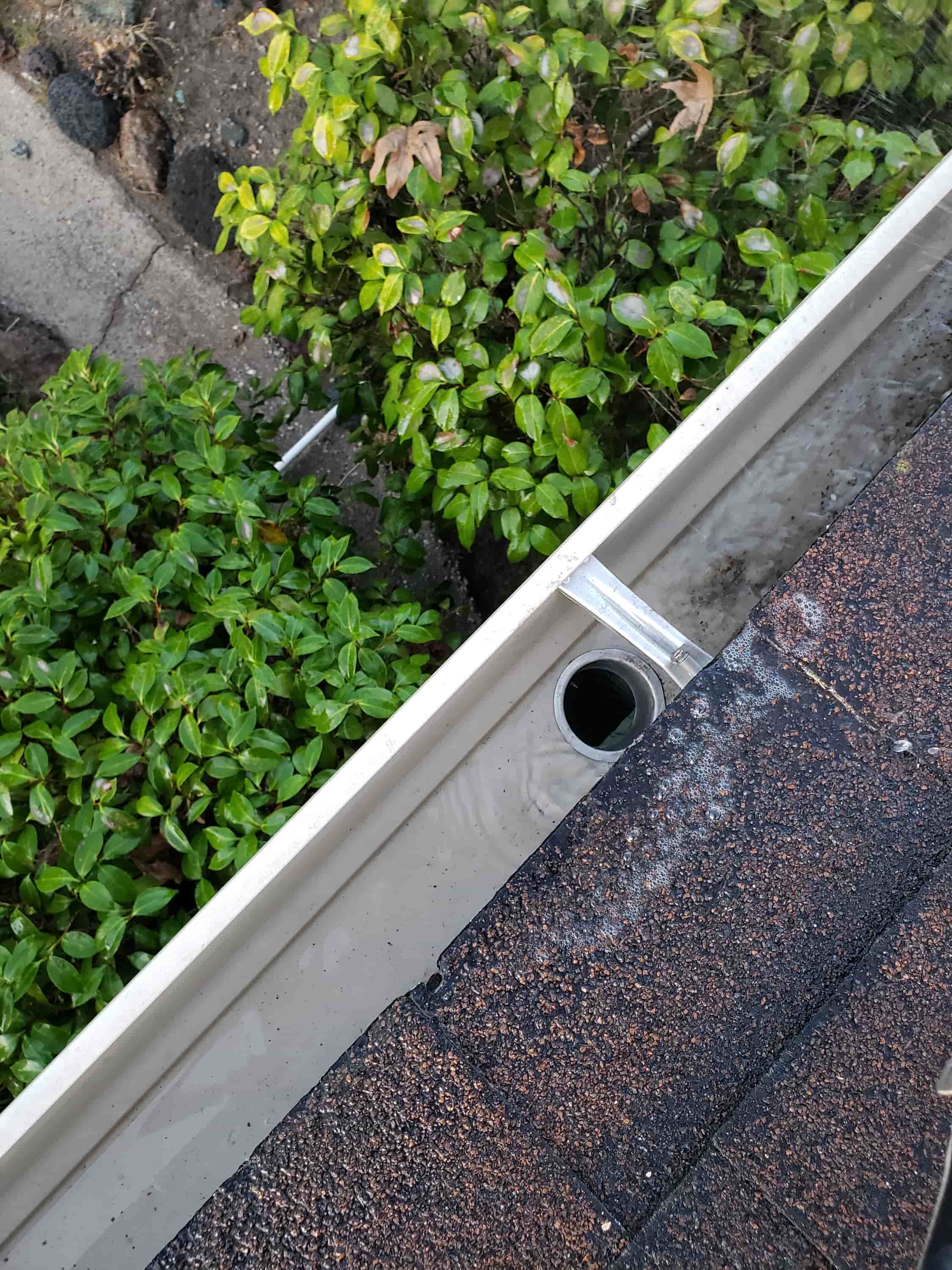 how to fix eavestrough