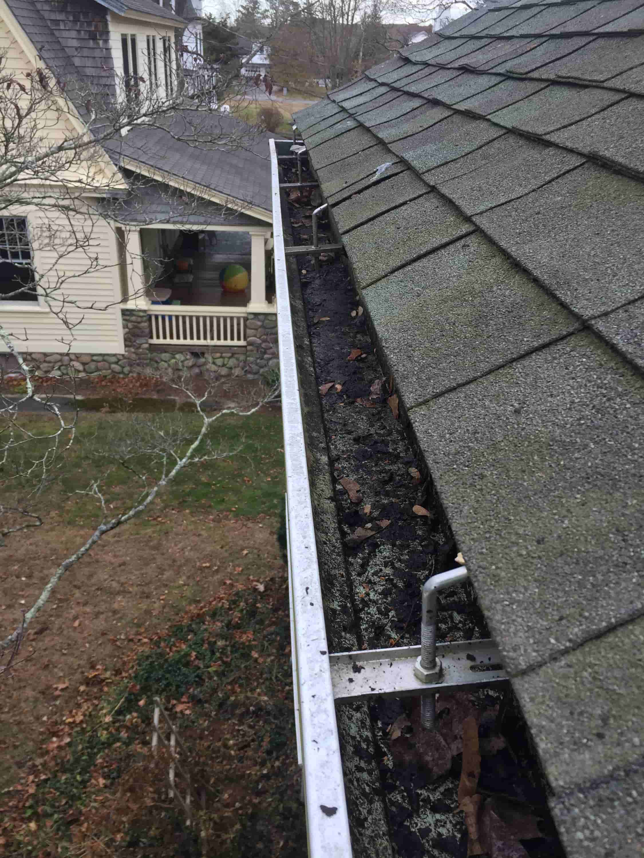 how to clean eavestrough