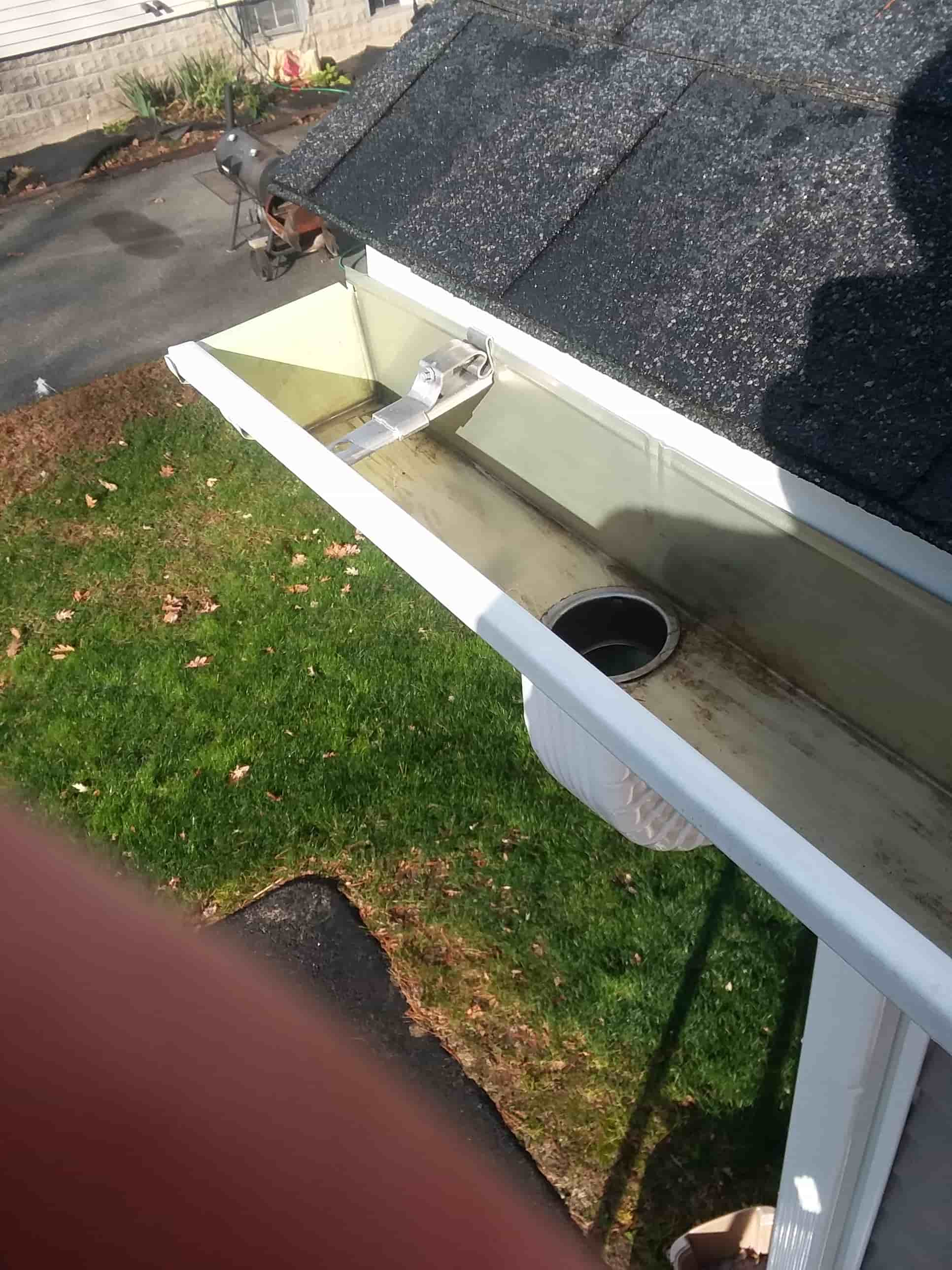 clean eavestrough