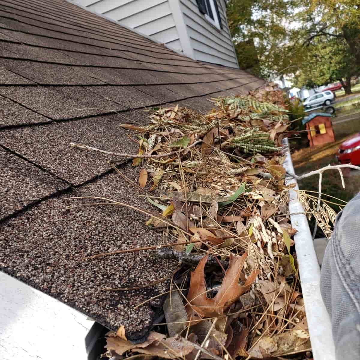 how to clean narrow gutters