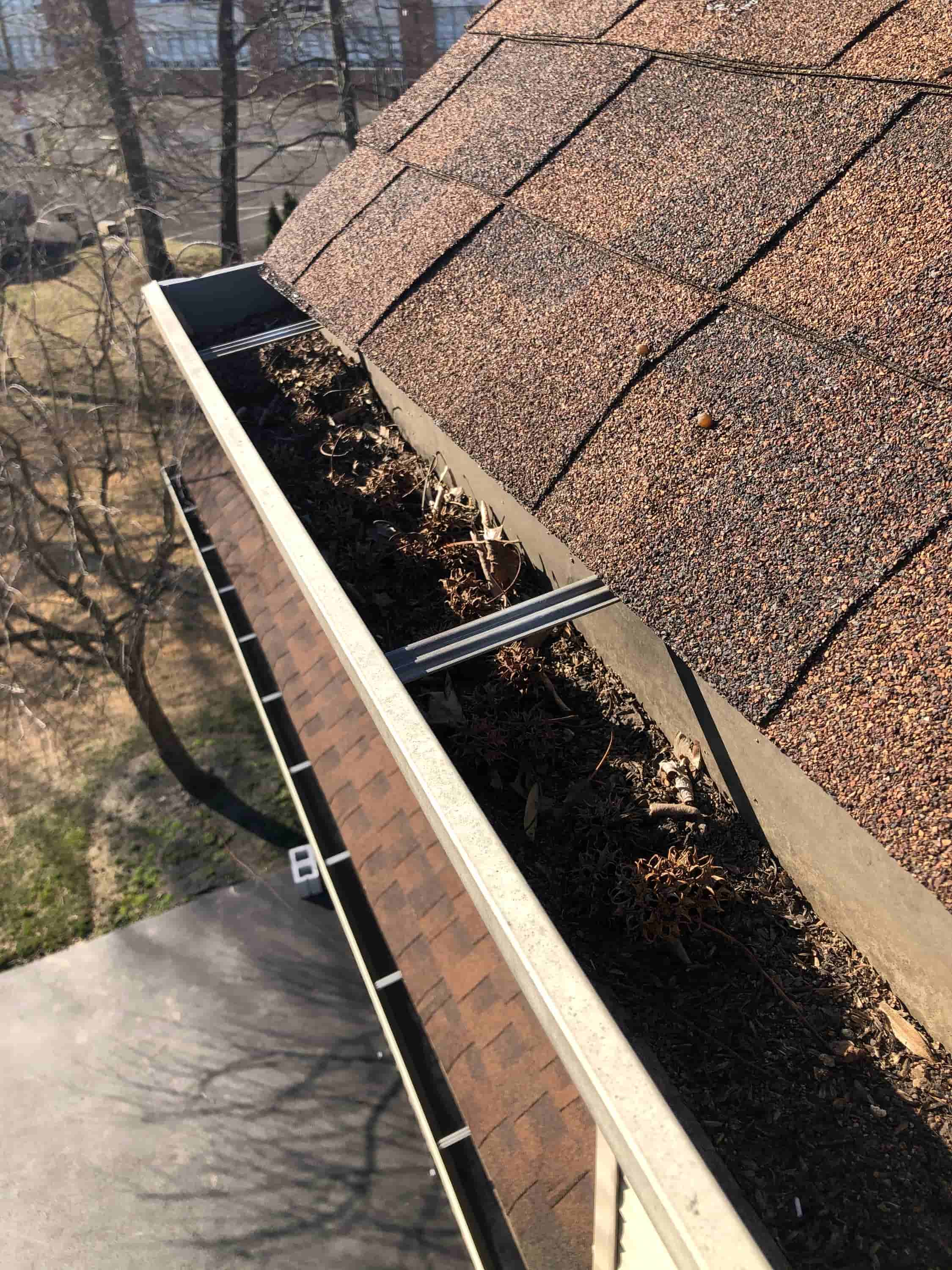 clean out gutter drain pipe