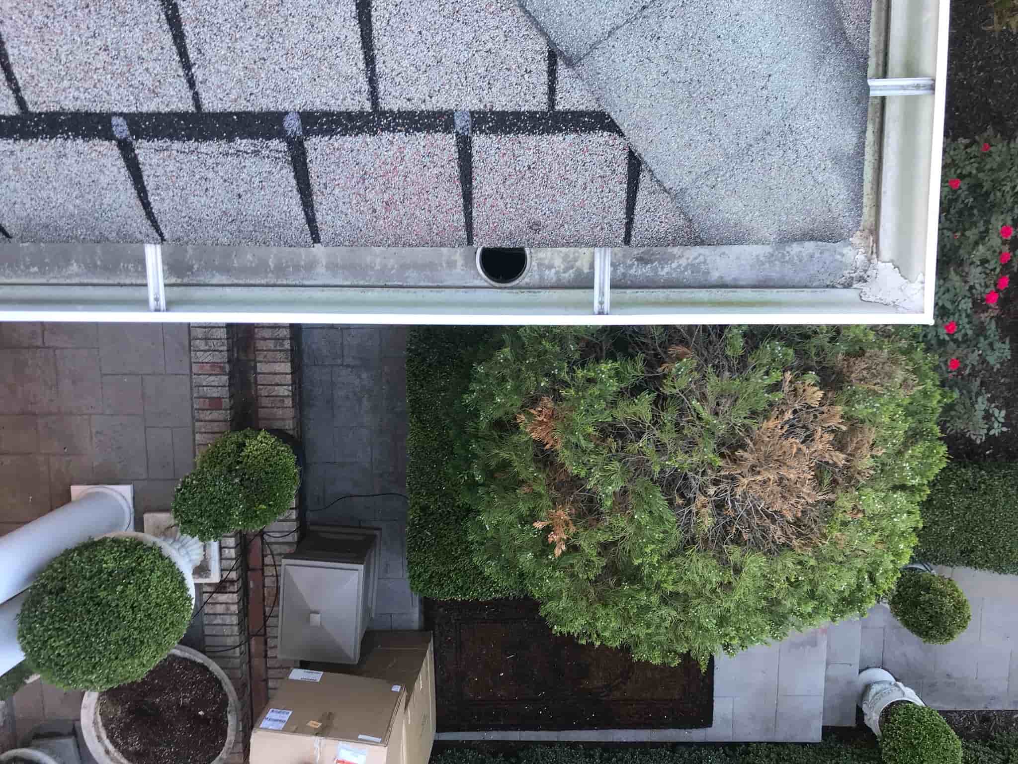 attachment to clean gutters