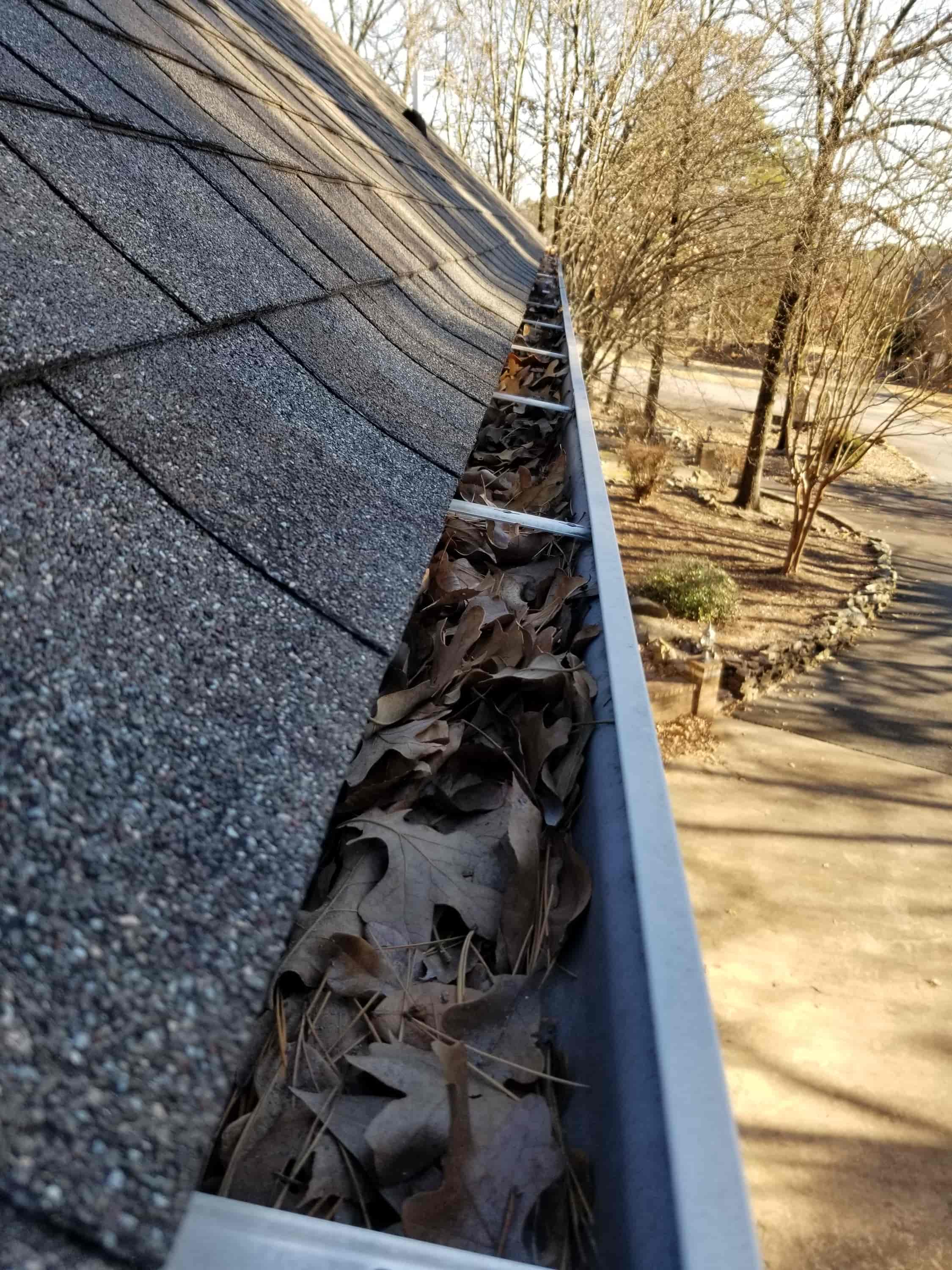 how to clean gutter without ladder