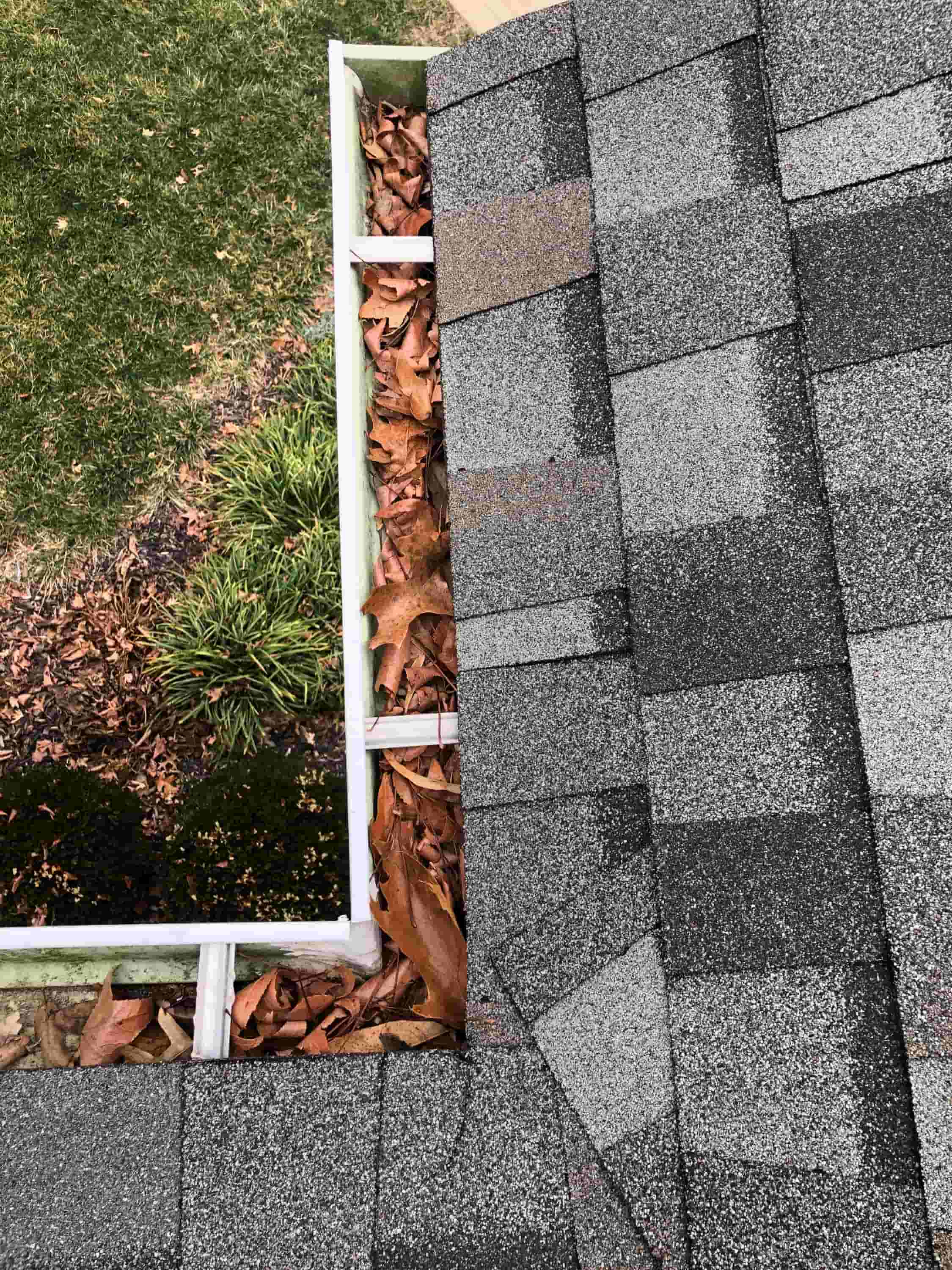 cleaning eavestroughs