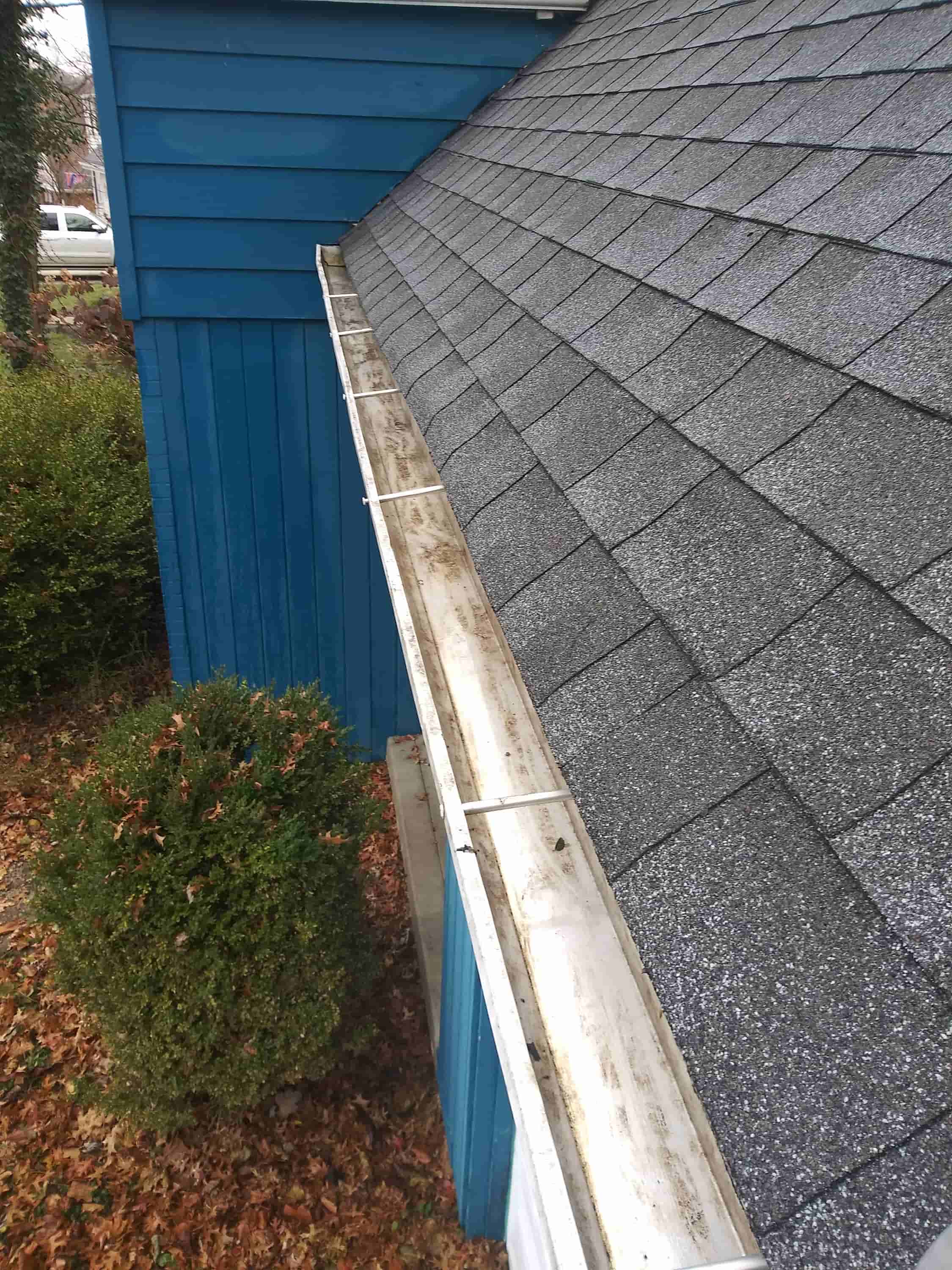 roof debris cleaning