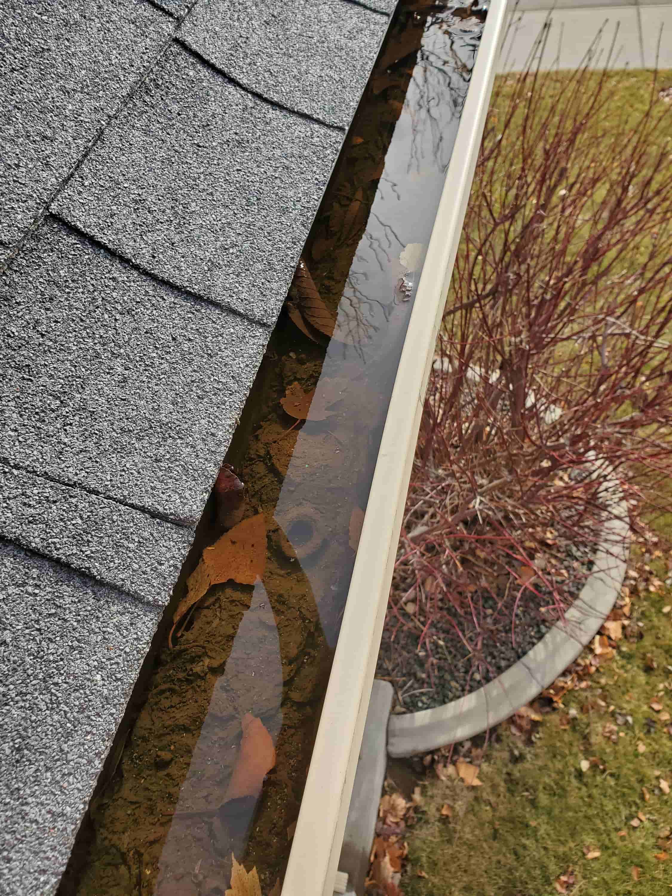 attachment to clean gutters