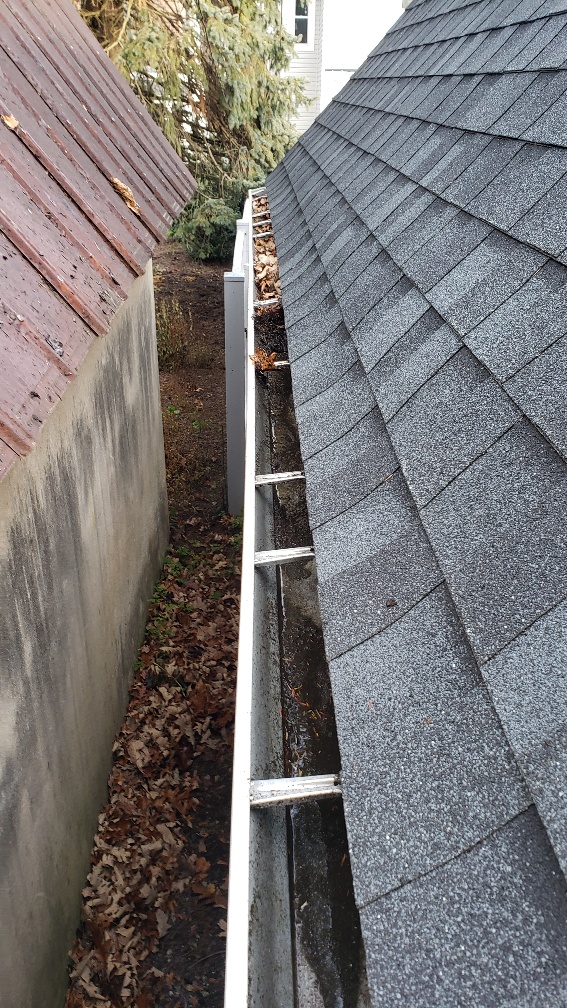 how to fix eavestrough