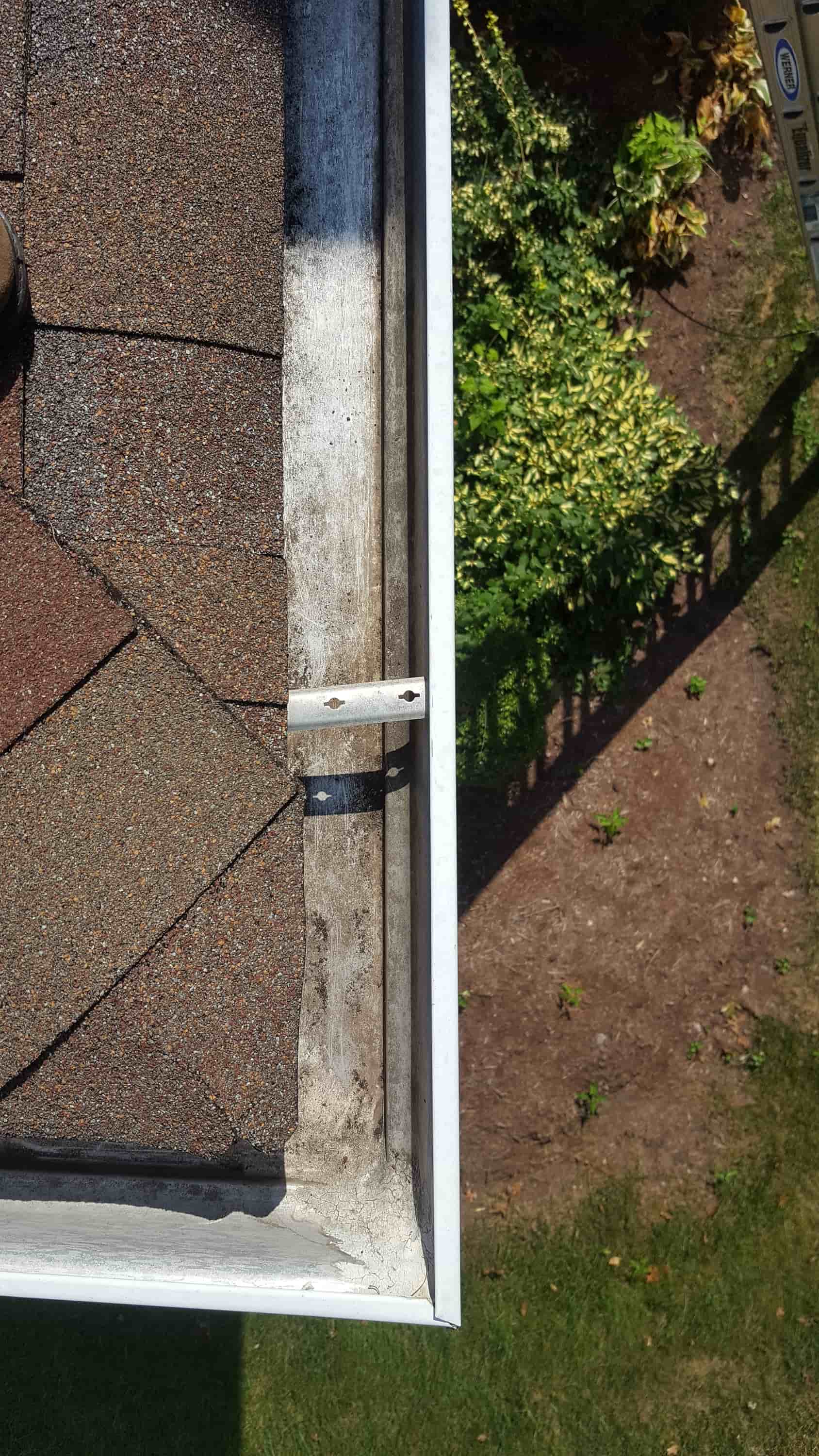 best ladder for cleaning gutters