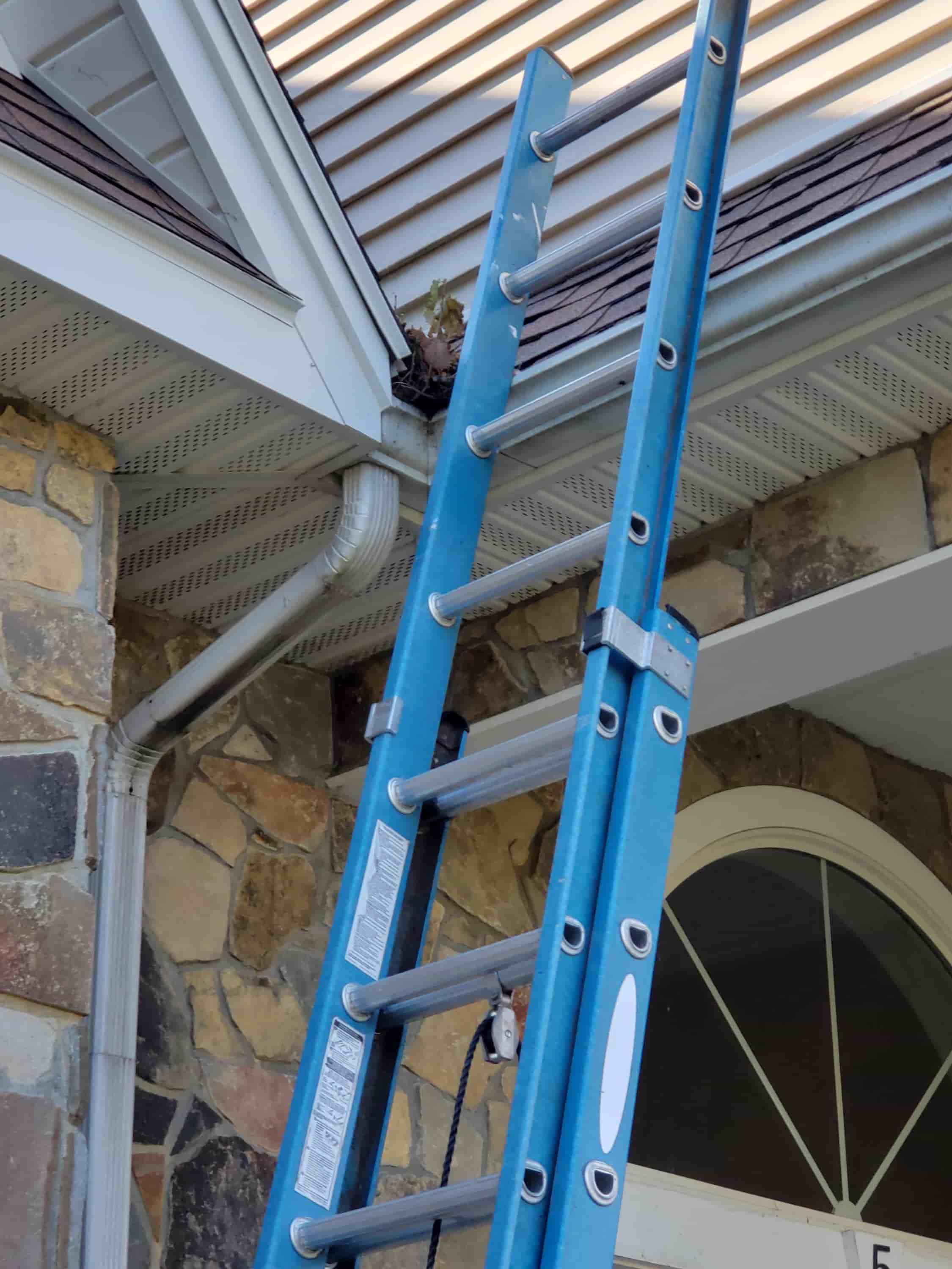 best ladders for cleaning gutters