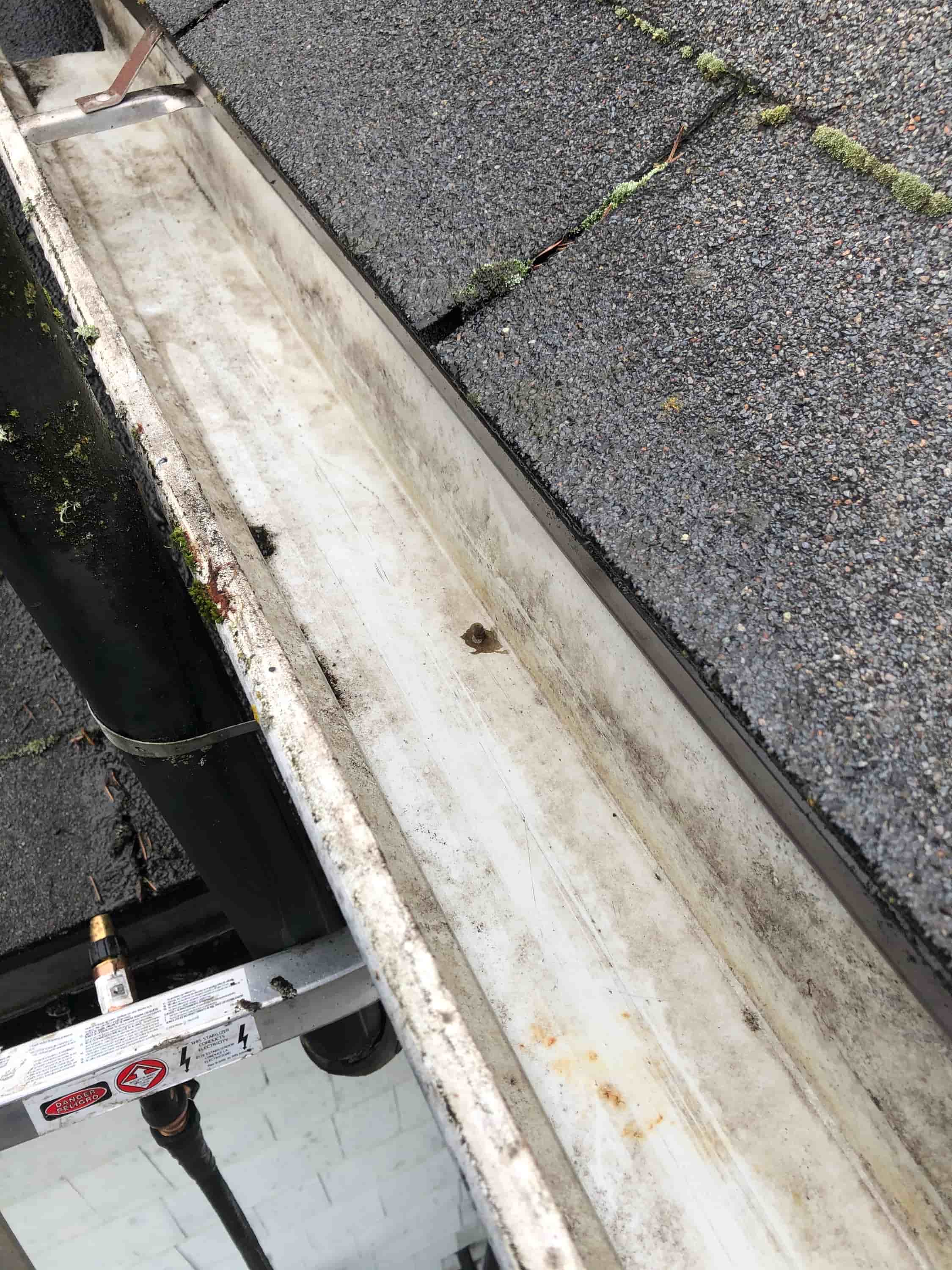 cleaning aluminum gutters