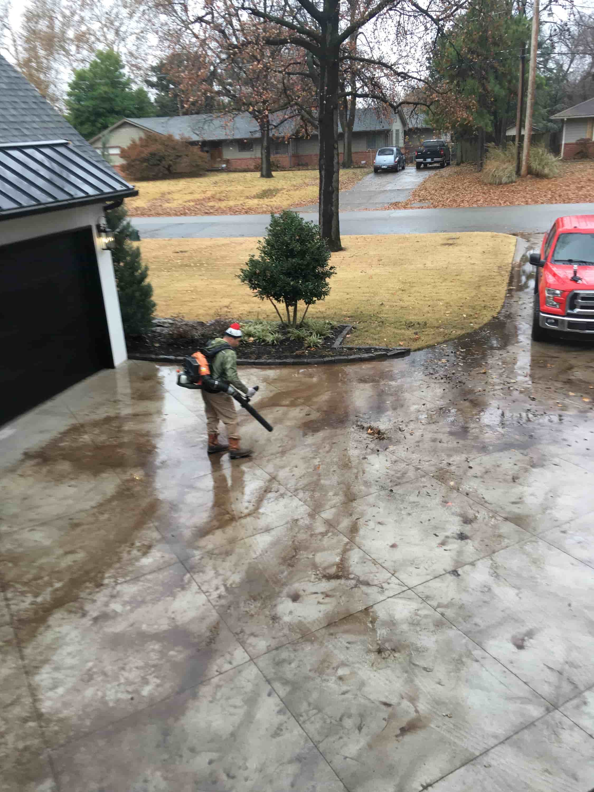 leaf blower to clean gutters