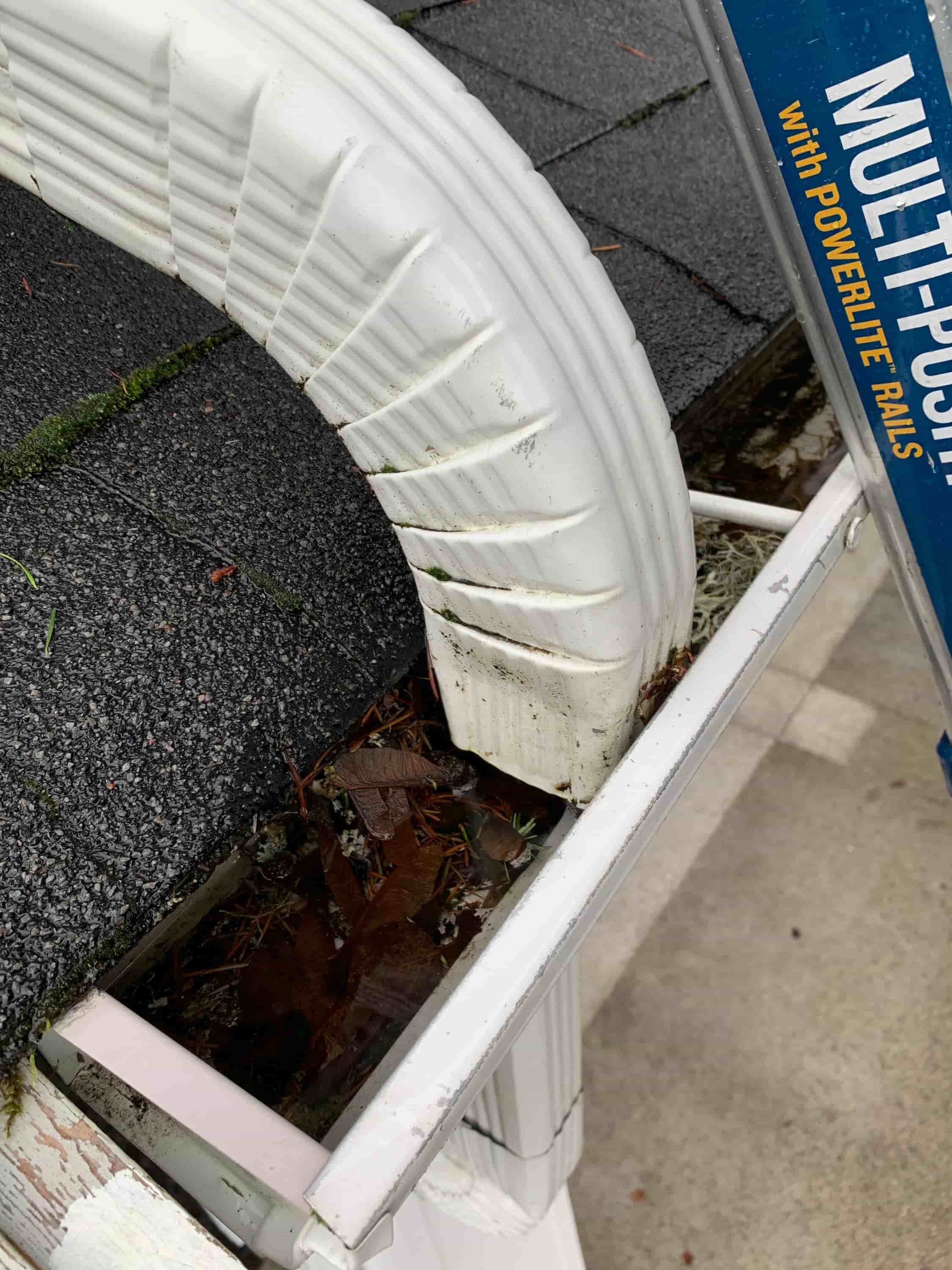 garden hose attachment for cleaning gutters