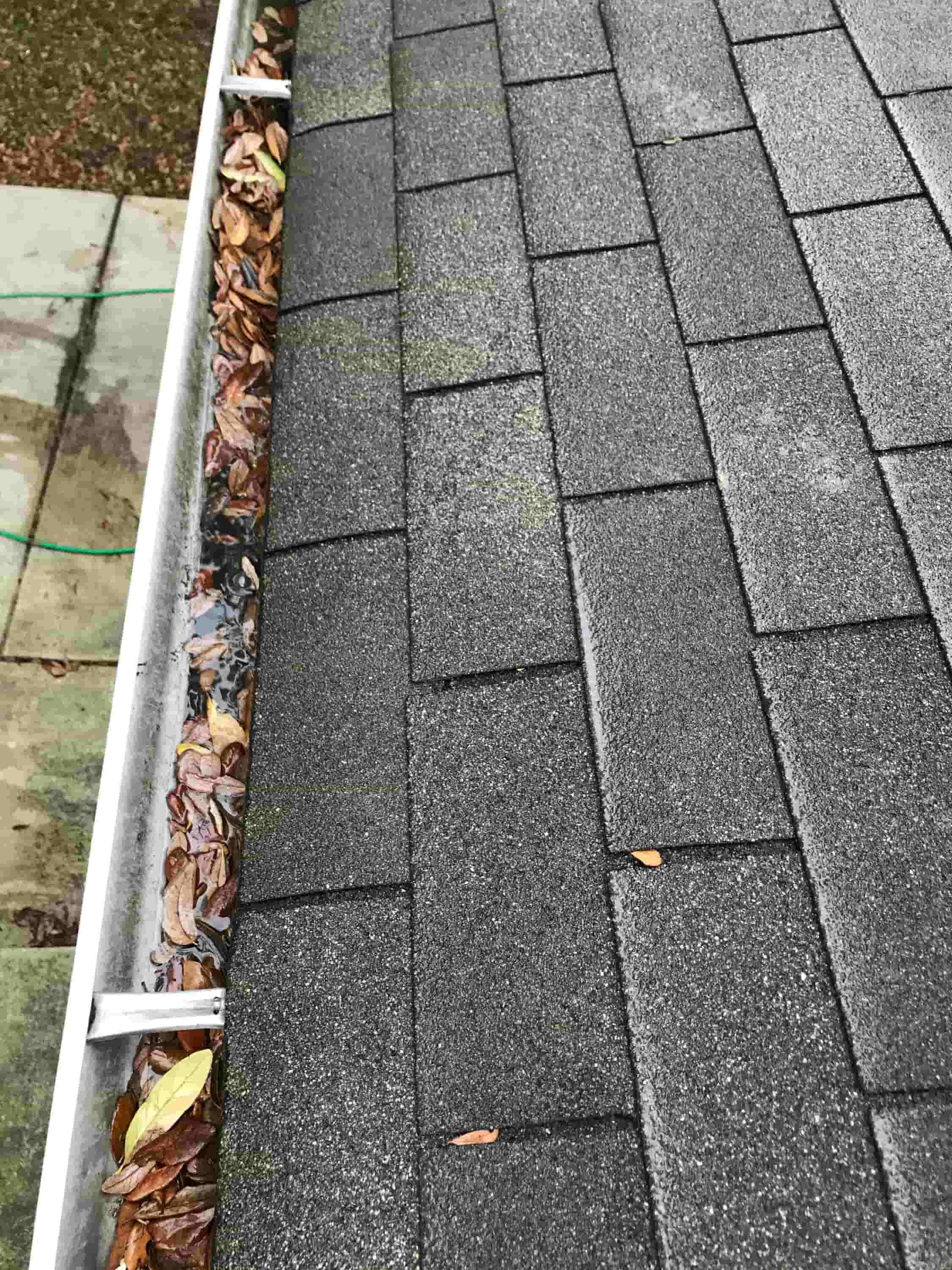 clean eavestrough
