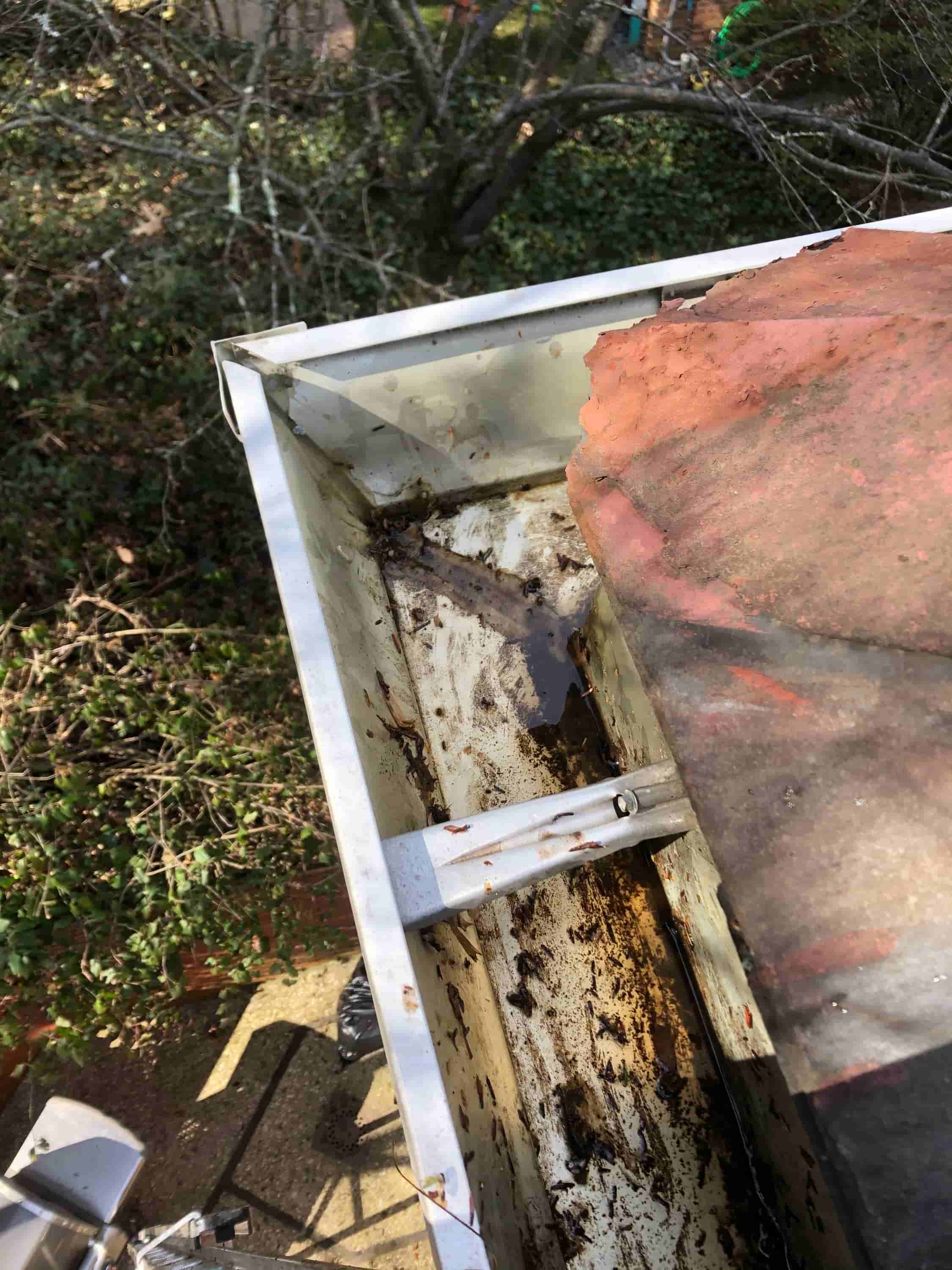 how to clean exterior gutters