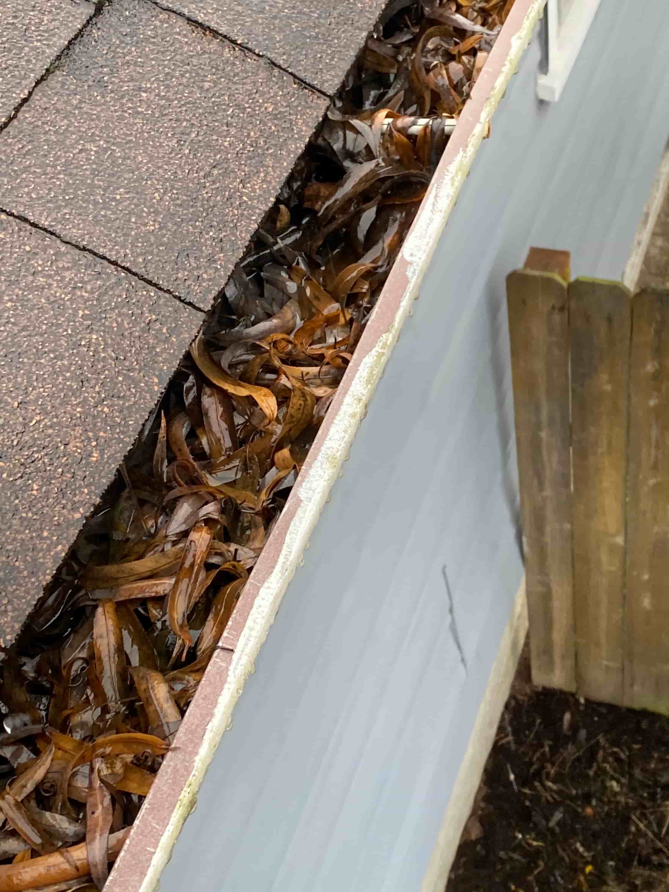 cleaning eaves of roof