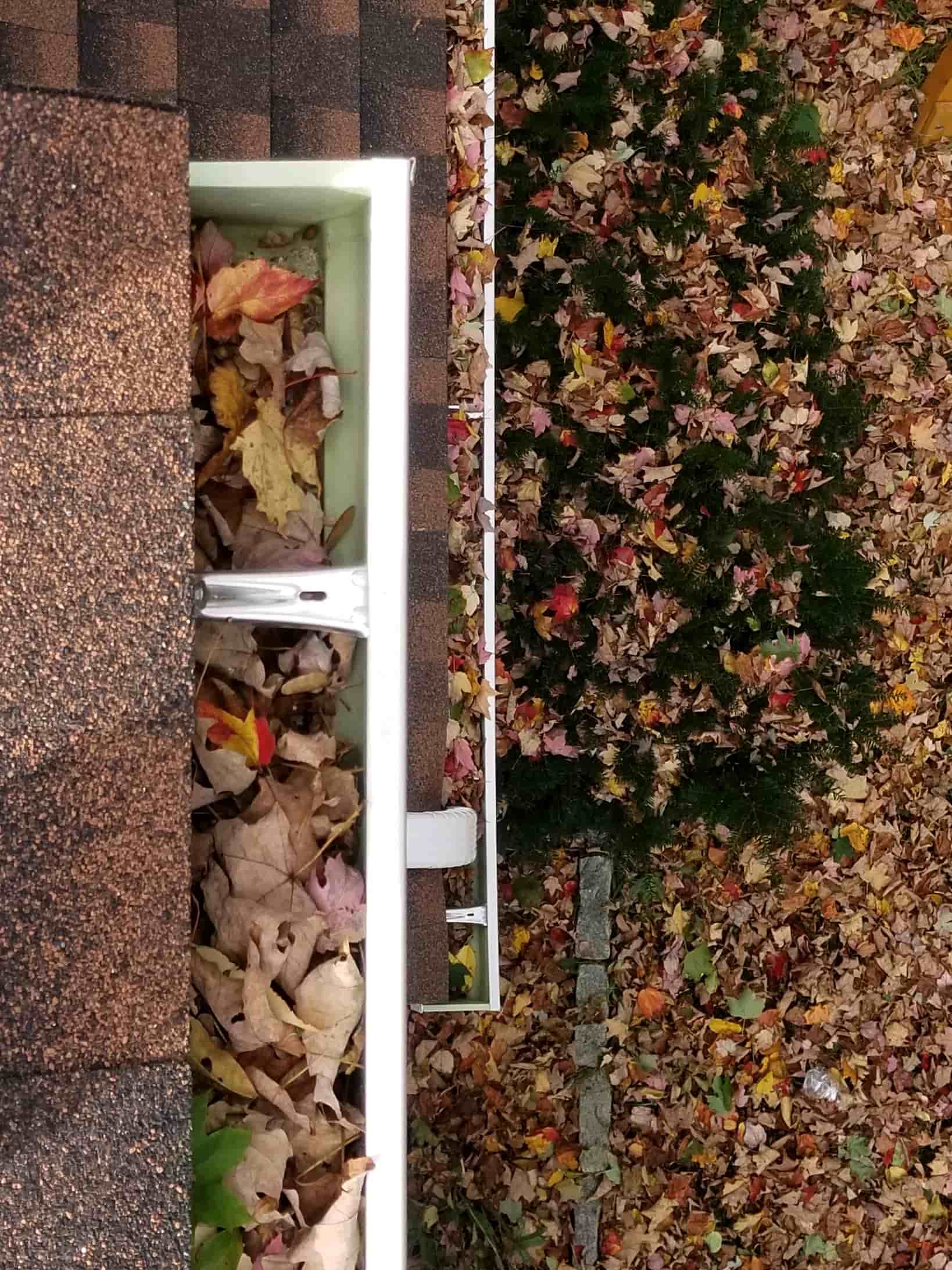 how to clean leaves from gutters