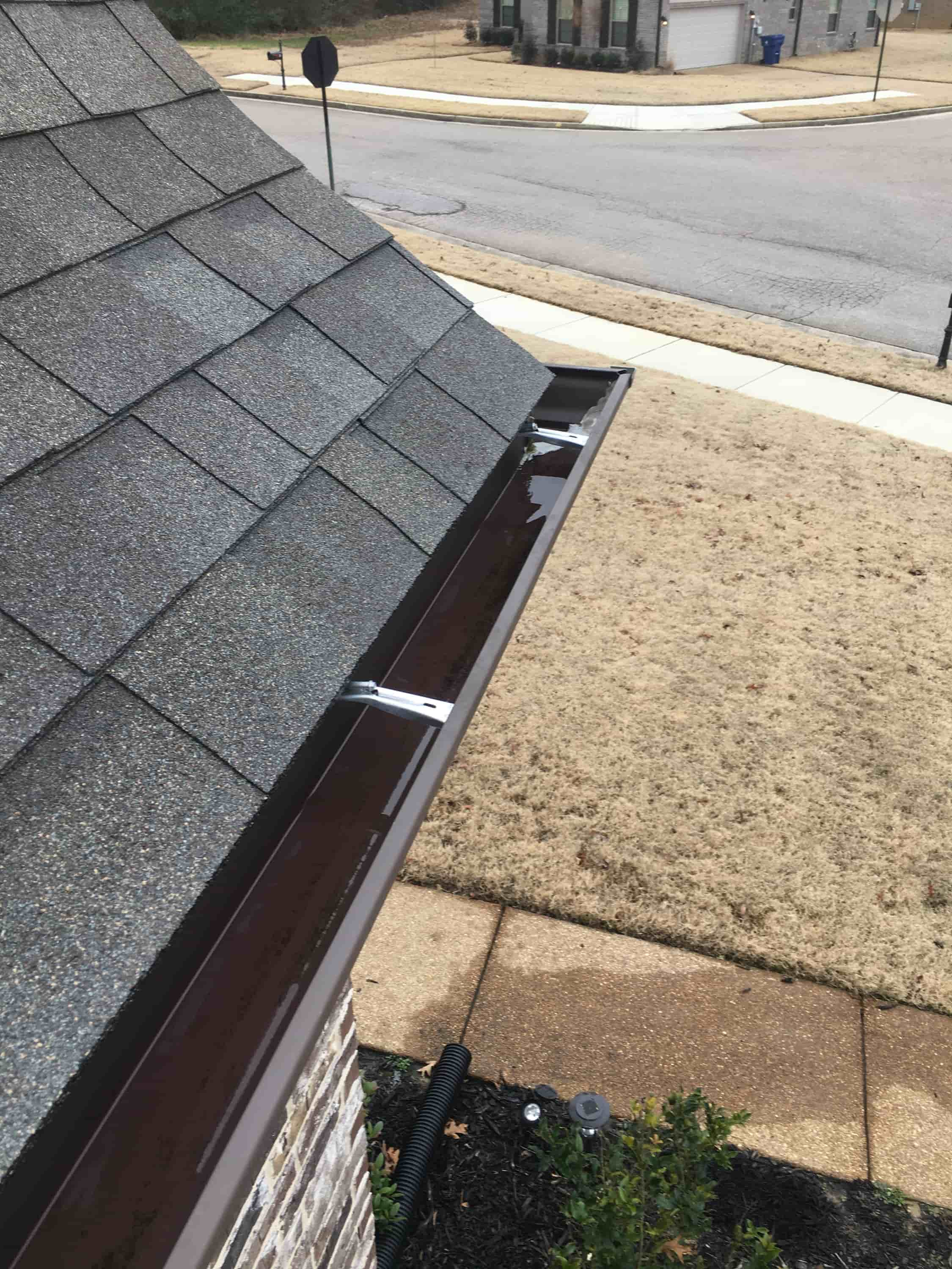 rain gutter cleaning service