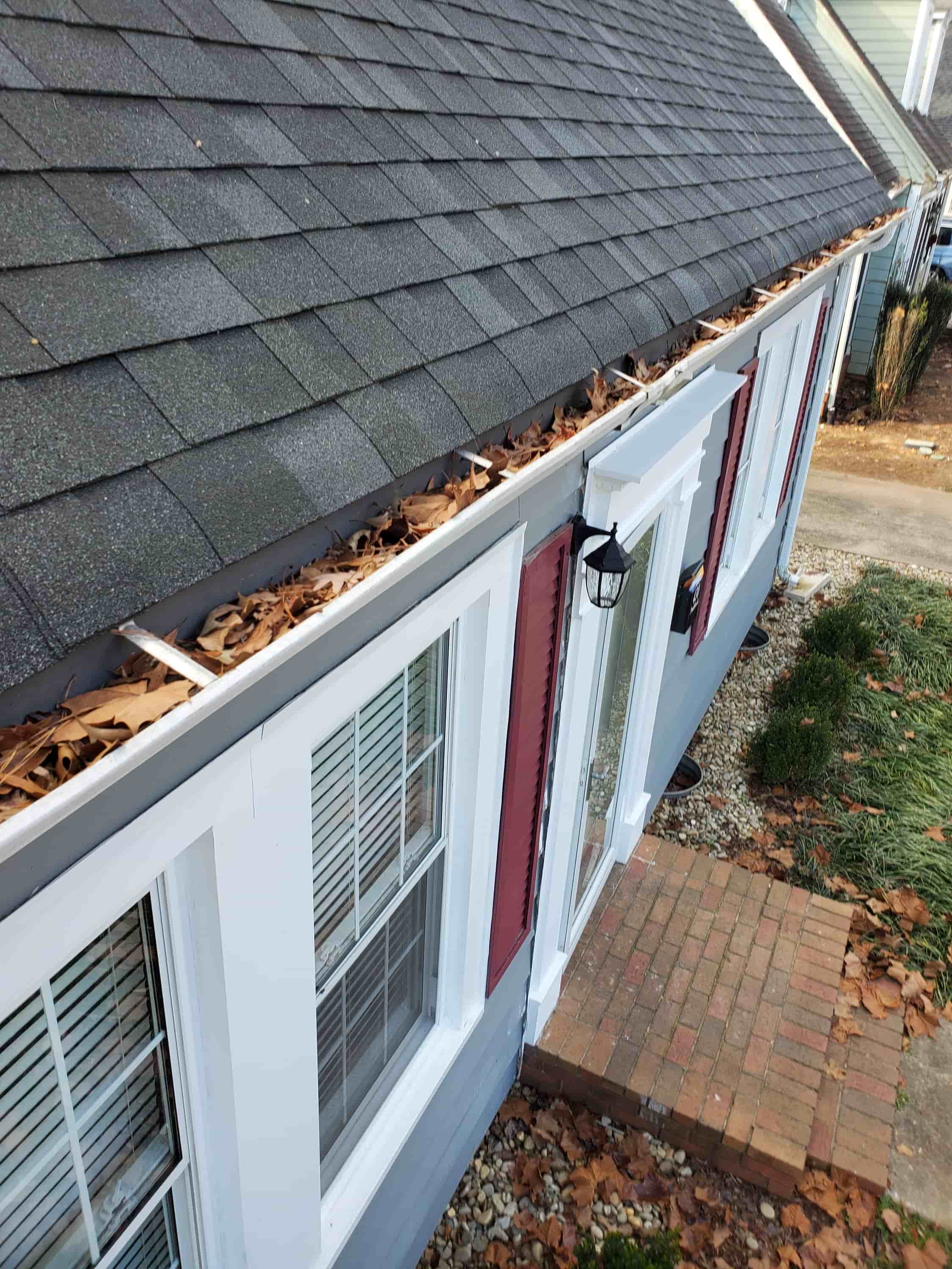 how to clean eaves