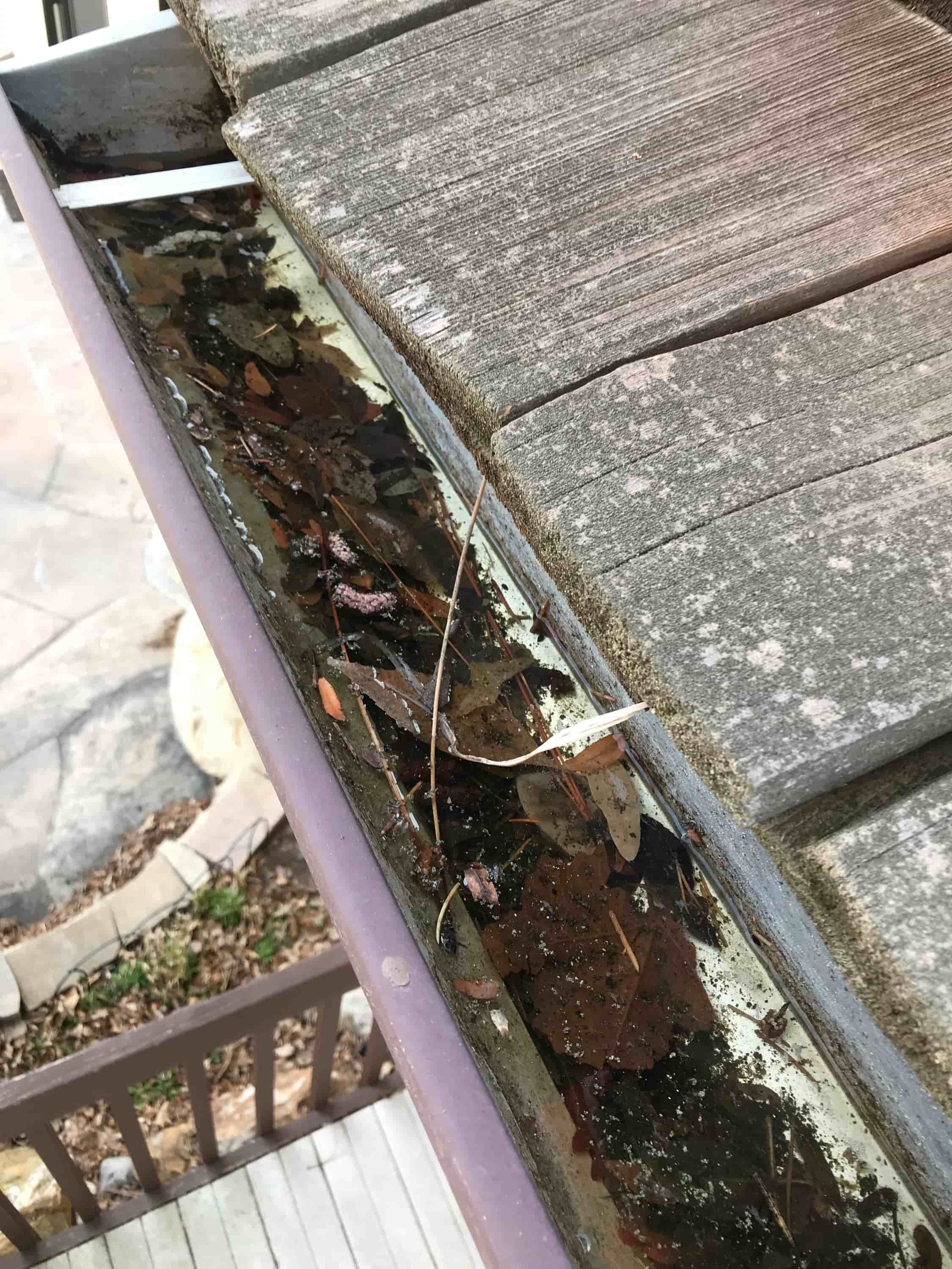 how to clean eaves
