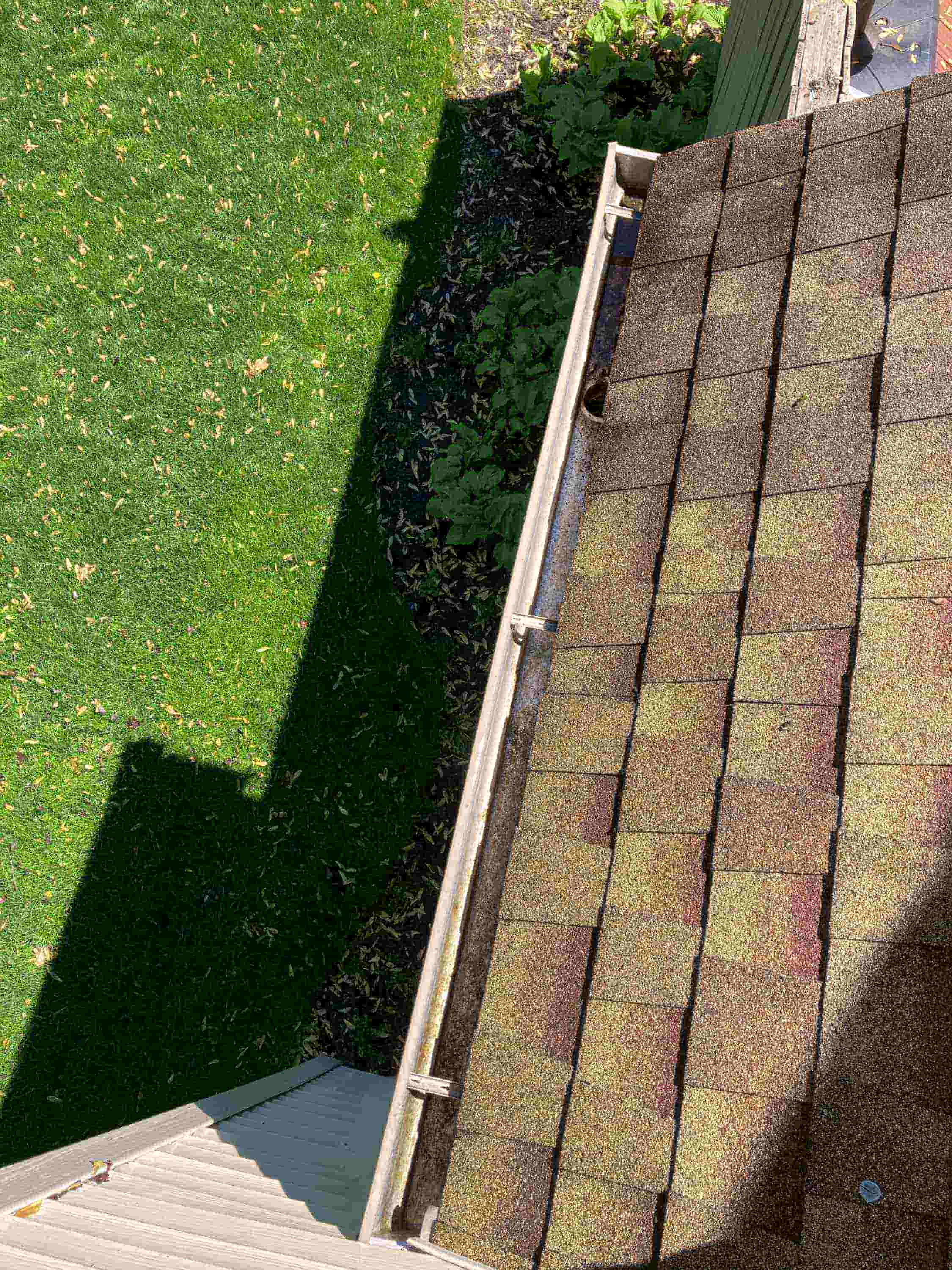 cleaning eaves of roof