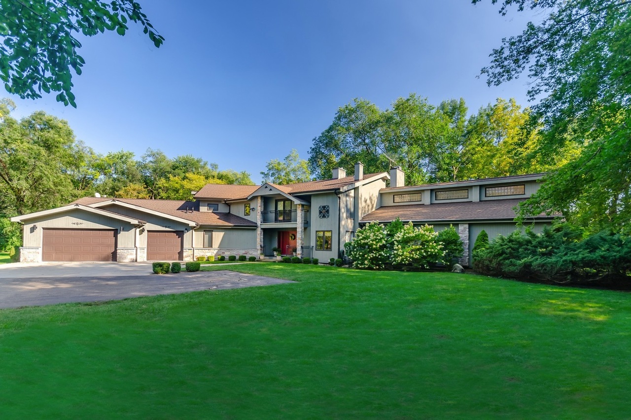 4 Homes on the Market in Lake Forest & Hawthorn Woods Haven Lifestyles