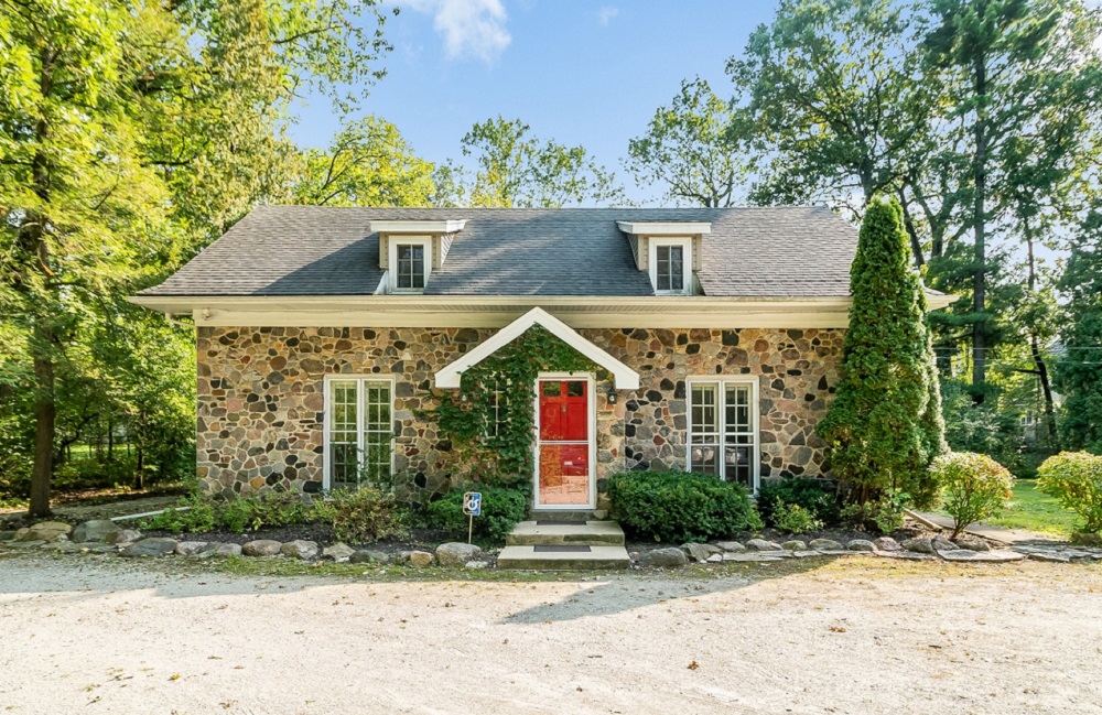 4 Stunning Homes On The Market In Bannockburn & Highland Park Haven