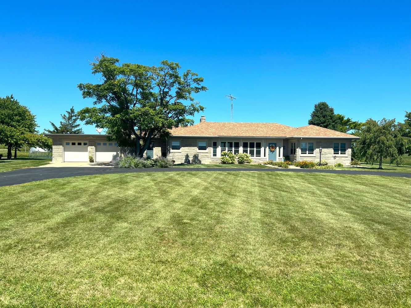 5 Homes for Sale with Pools in Illinois Haven Lifestyles