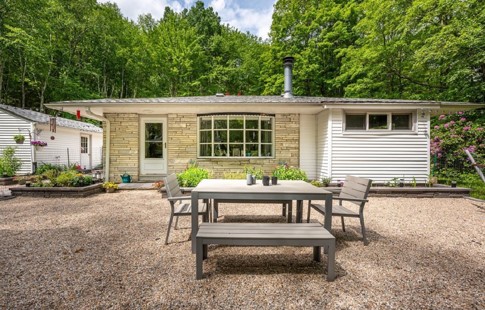 10 Properties On The Market With Amazing Backyards Haven Lifestyles