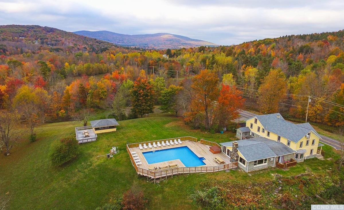 5 Upstate New York Homes On The Market With Amazing Outdoor Living
