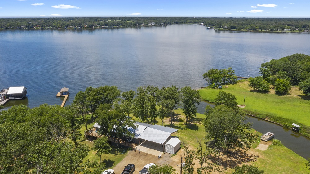 6 Spectacular Lakefront Properties On The Market Haven Lifestyles