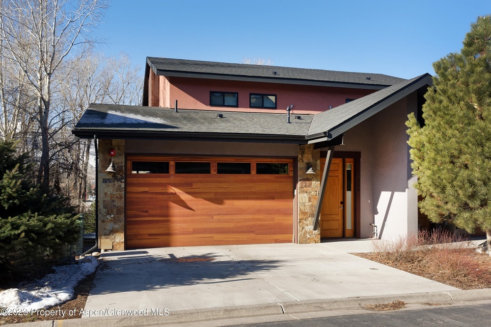 9 Hill View Homes for Sale in Colorado Haven Lifestyles