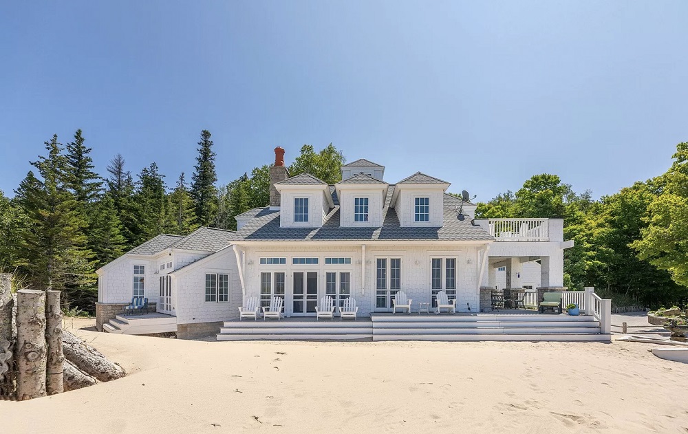 10 Spectacular Waterfront Homes On The Market Haven Lifestyles