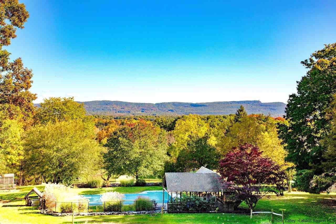 8 Beautiful Properties & Farms On The Market in Upstate NY Haven