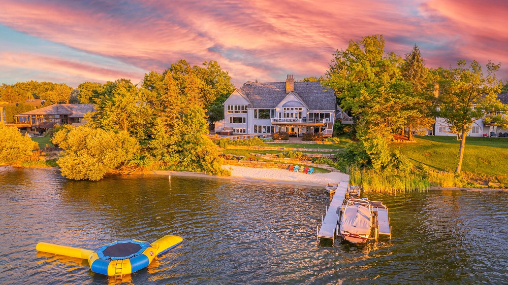 4 Michigan Homes On The Market In Gated Communities Haven Lifestyles