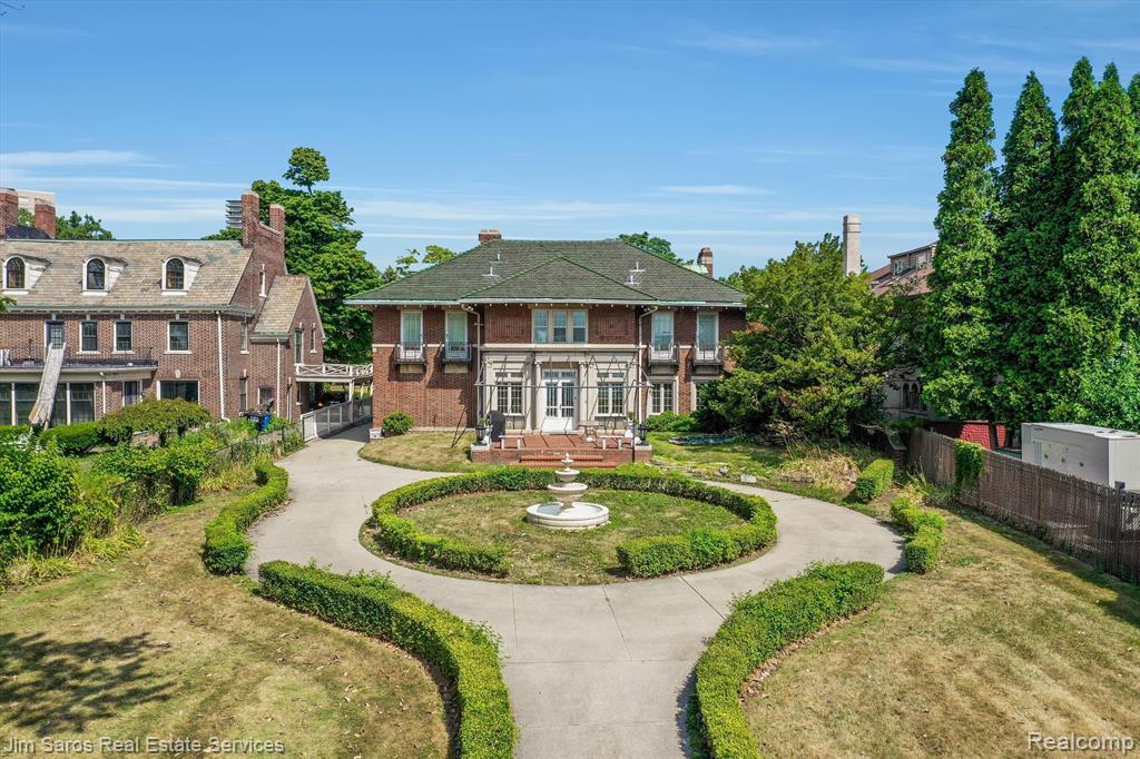 9 Astonishing Waterfront Homes Haven Lifestyles