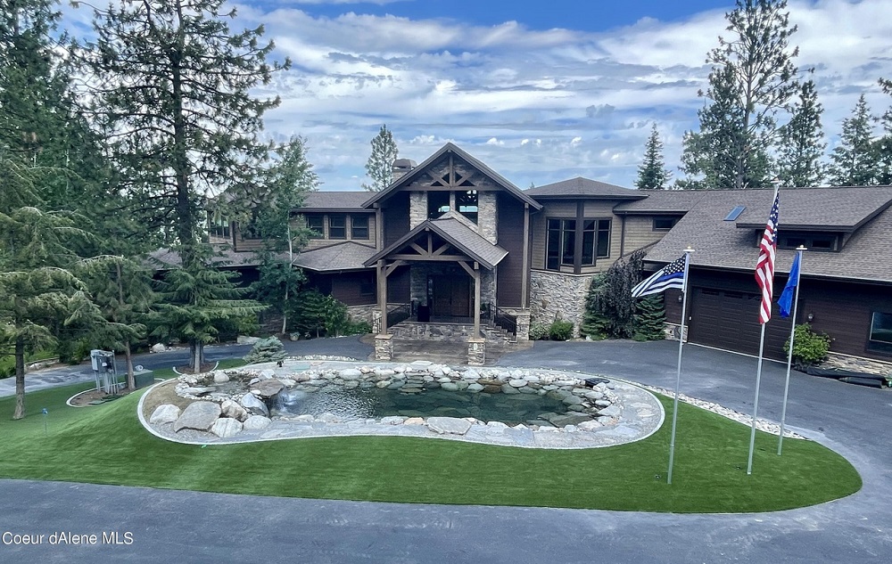 6 Luxurious Riverfront Homes for Sale in the Mountain States Haven