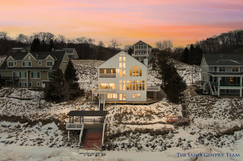 10 Incredible Waterfront Homes On The Market In Michigan Haven Lifestyles