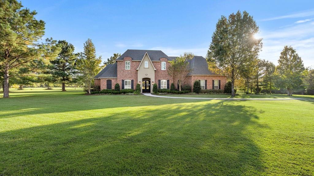 5 Properties On The Market with Sprawling Yards Haven Lifestyles