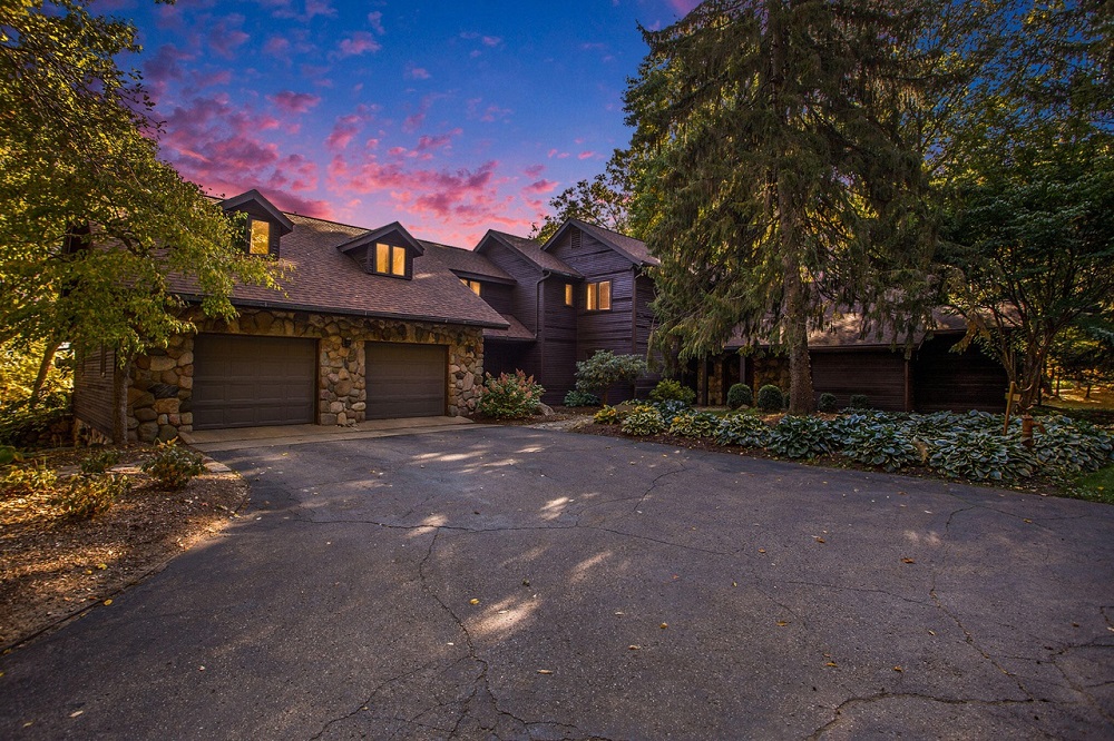 7 Waterfront Properties for Sale in Illinois and Michigan Haven